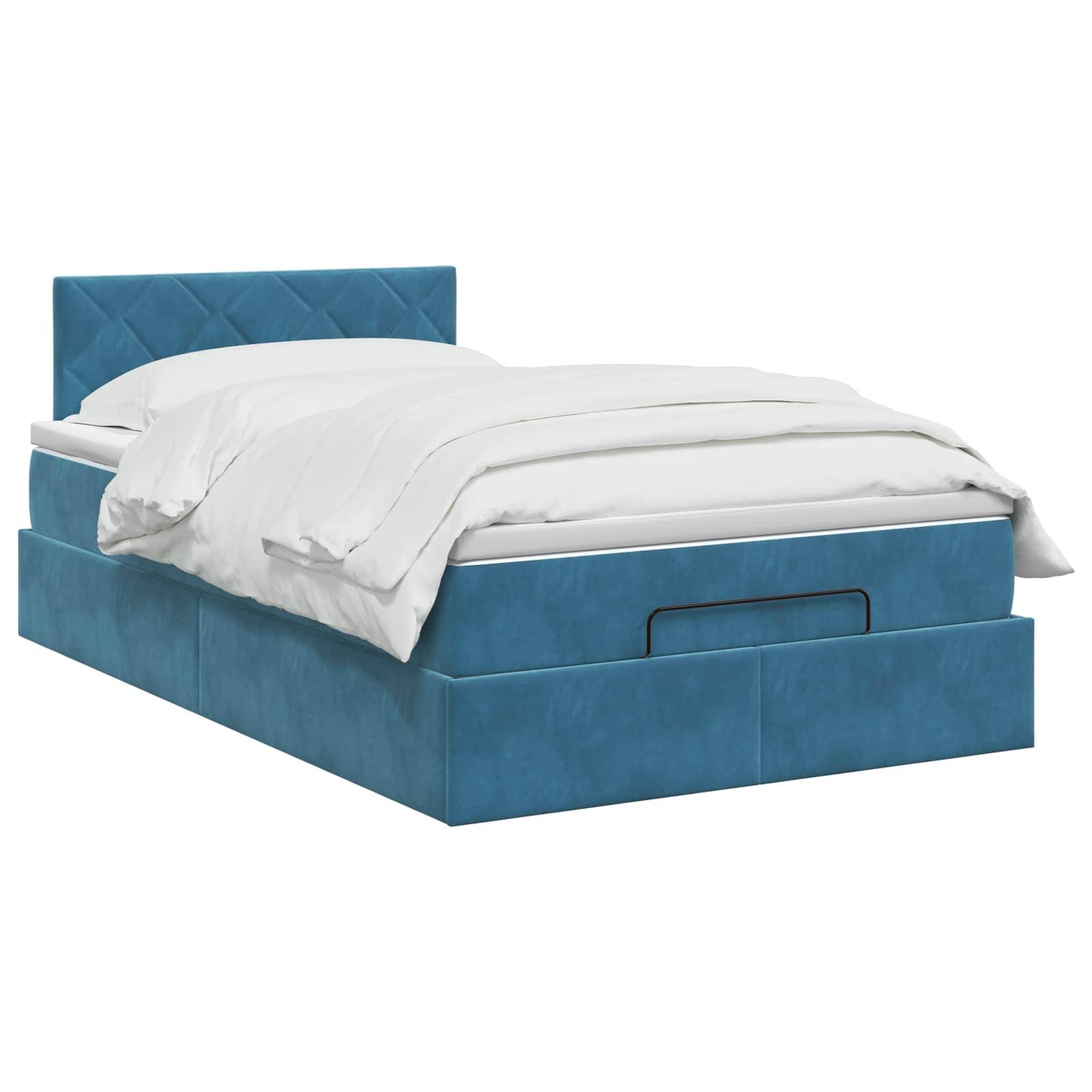 Bett mit blauem Polsterstoff, gestepptem Kopfteil, weißer Bettwäsche und integrierter Fußteil-Schublade auf weißem Hintergrund.