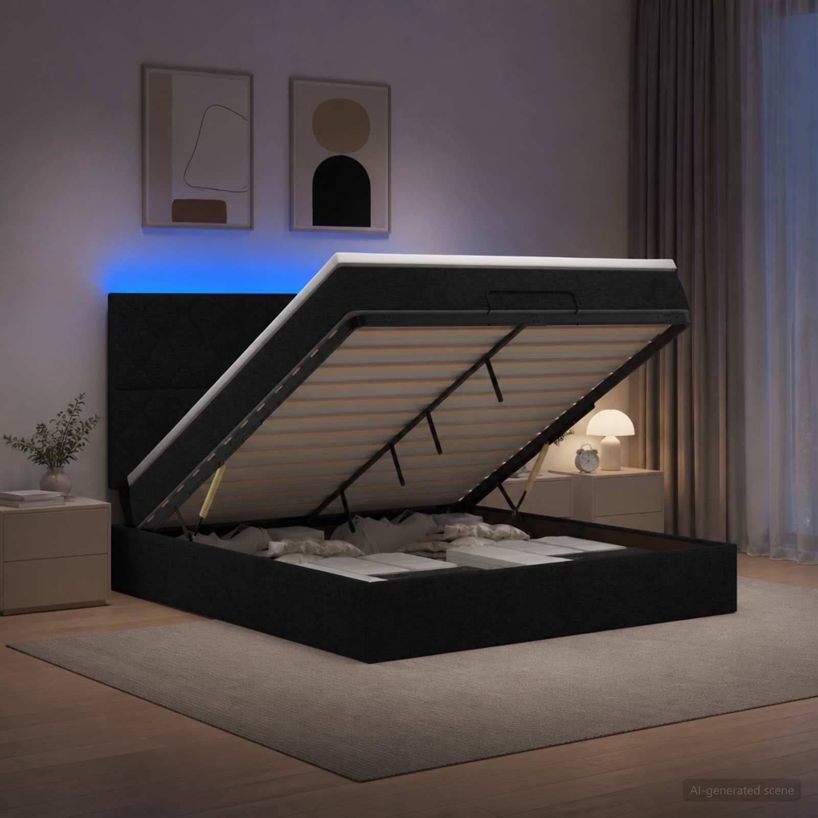 Modernes schwarzes Hochklappbett mit Stauraum in einem Schlafzimmer, geöffnet, um den Stauraum unter dem Bett zu zeigen; sanfte Lampe und Wandkunst im Hintergrund.