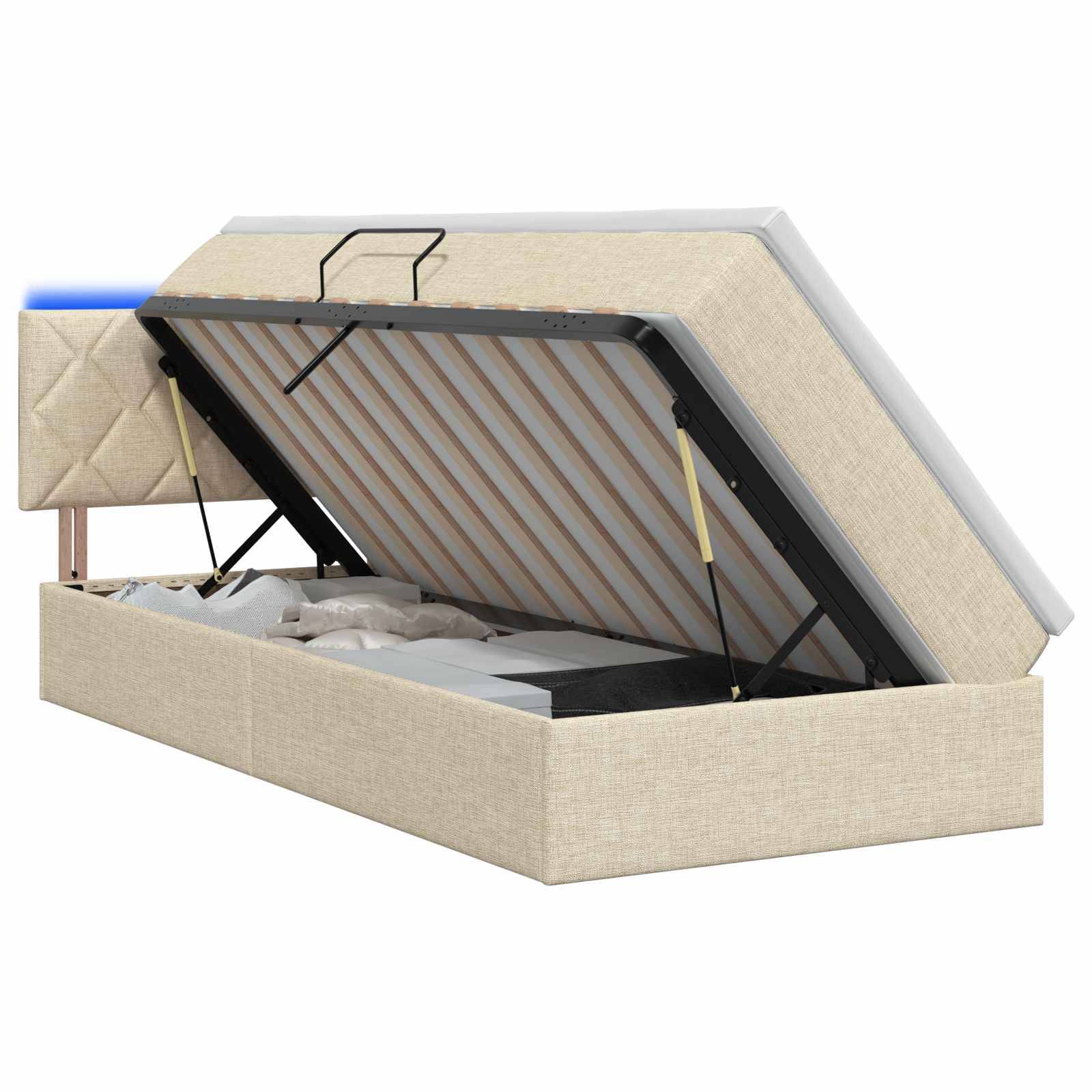 Beige gepolstertes Speicherbett mit erhobener Matratze auf einer Scharnierplattform, die das Stauraum-Compartment unter dem Bett freilegt.