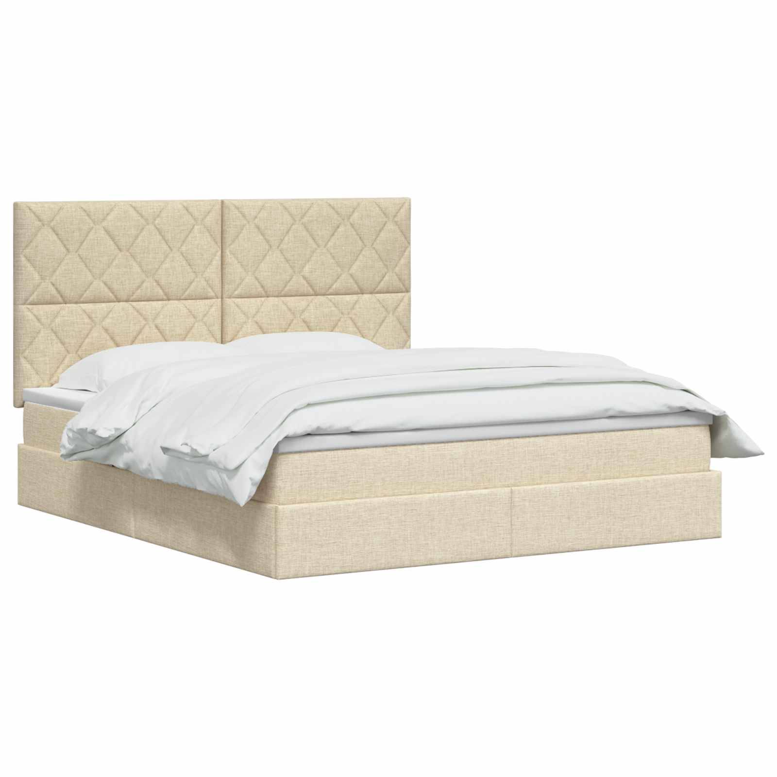 Beige gepolstertes Bett mit gestepptem Kopfteil und Plattformsockel, ausgestattet mit weißer Bettwäsche, vor weißem Hintergrund dargestellt.