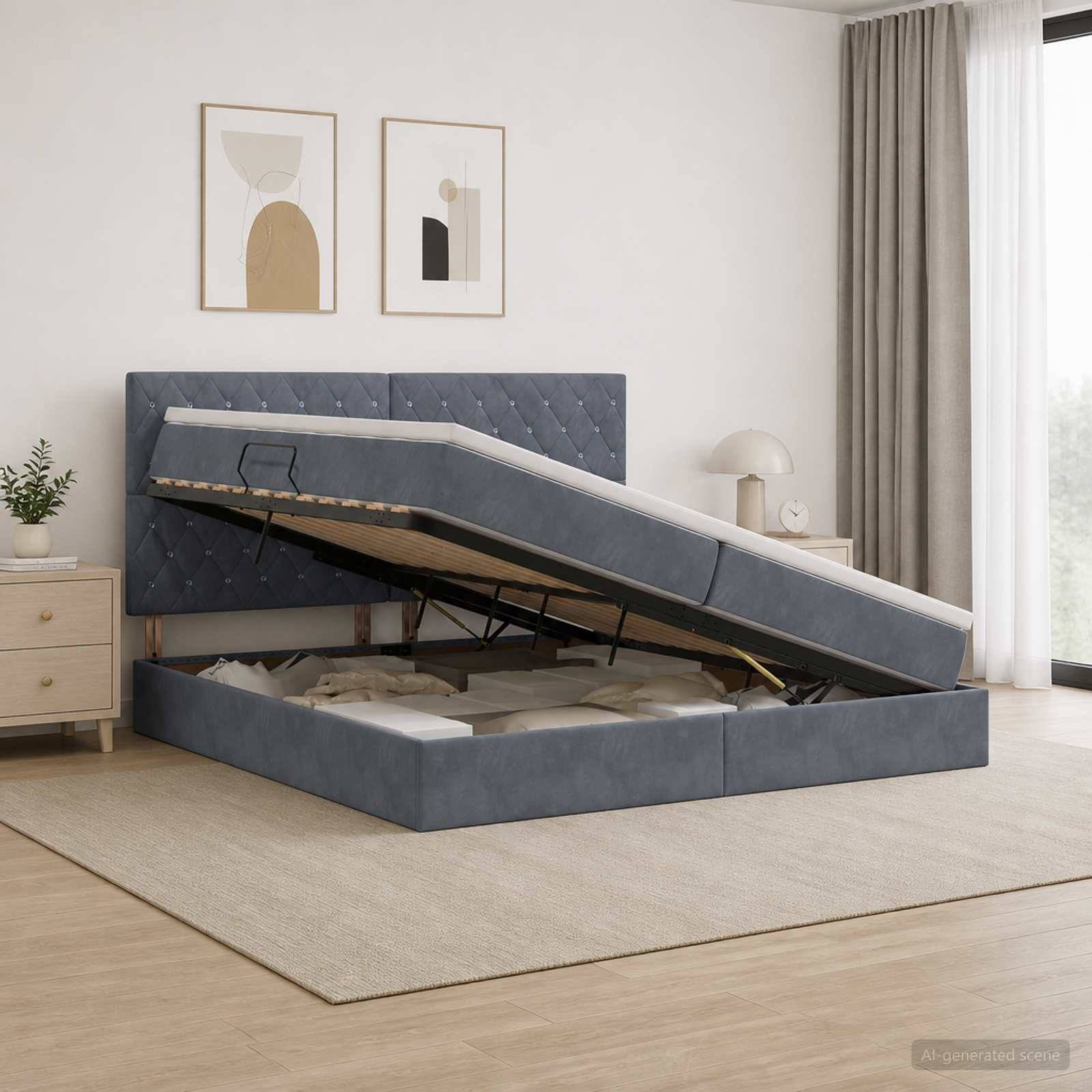 Modernes Schlafzimmer mit einem blau gepolsterten Bett mit Hubmechanismus, das offen ist und das Stauraum-Fach unter dem Bett zeigt.