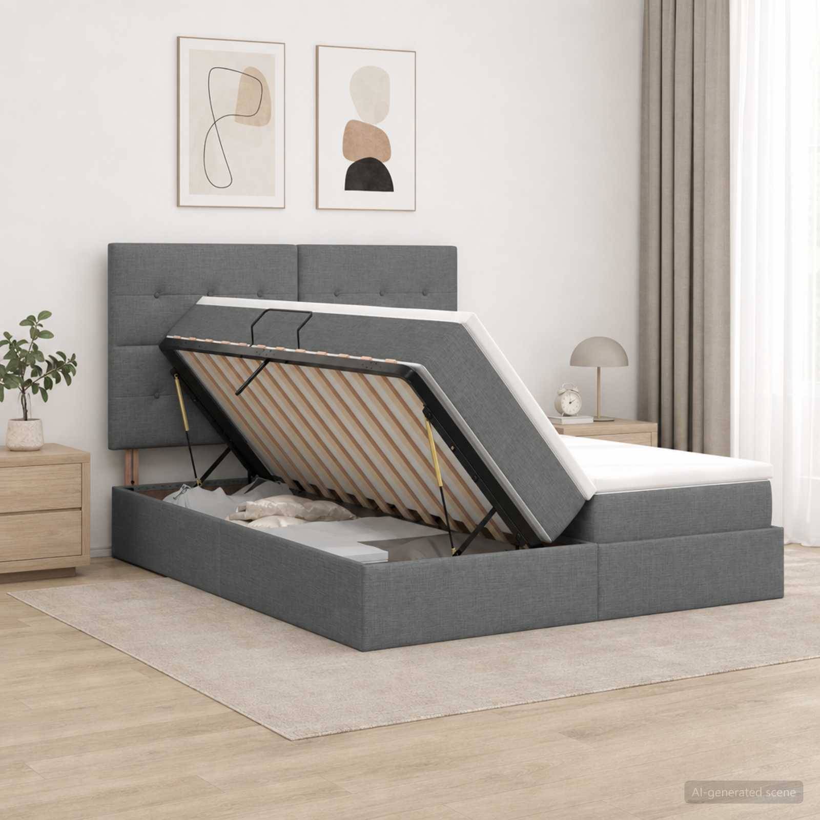 Grau gepolstertes Bett mit angehobener Speicherbasis, das Unter-Bett-Fach in einem modernen Schlafzimmer zeigt.