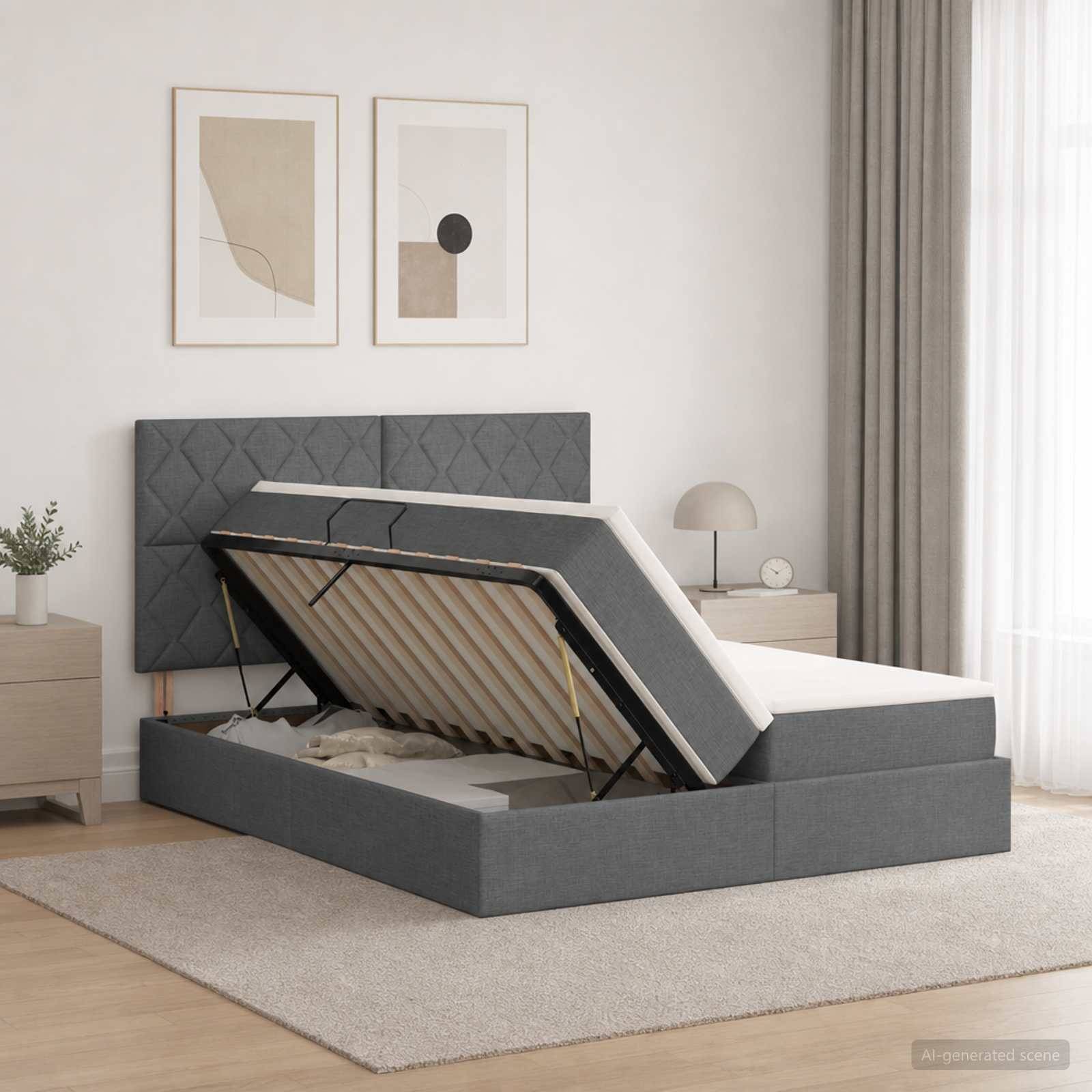 Modernes grau gepolstertes Speicherbett mit angehobener Matratze, das das Unter-Bett-Fach in einem hellen minimalistischen Schlafzimmer zeigt.