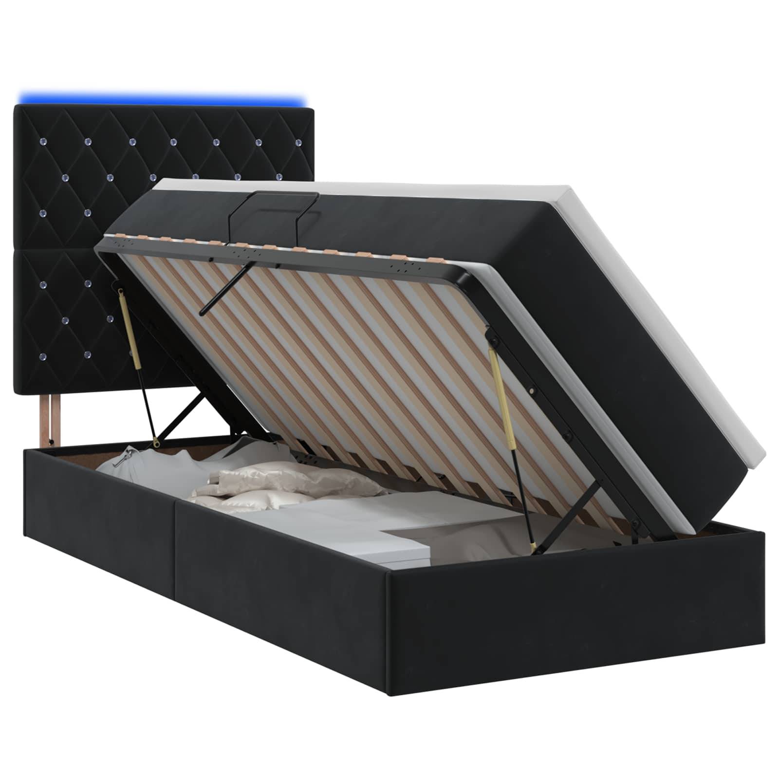 Schwarzes gepolstertes Speicherbett mit aufklappbarer Matratzenunterlage, offener Unterbettstauraum und getufteter Kopfteil mit blauer LED-Beleuchtung.