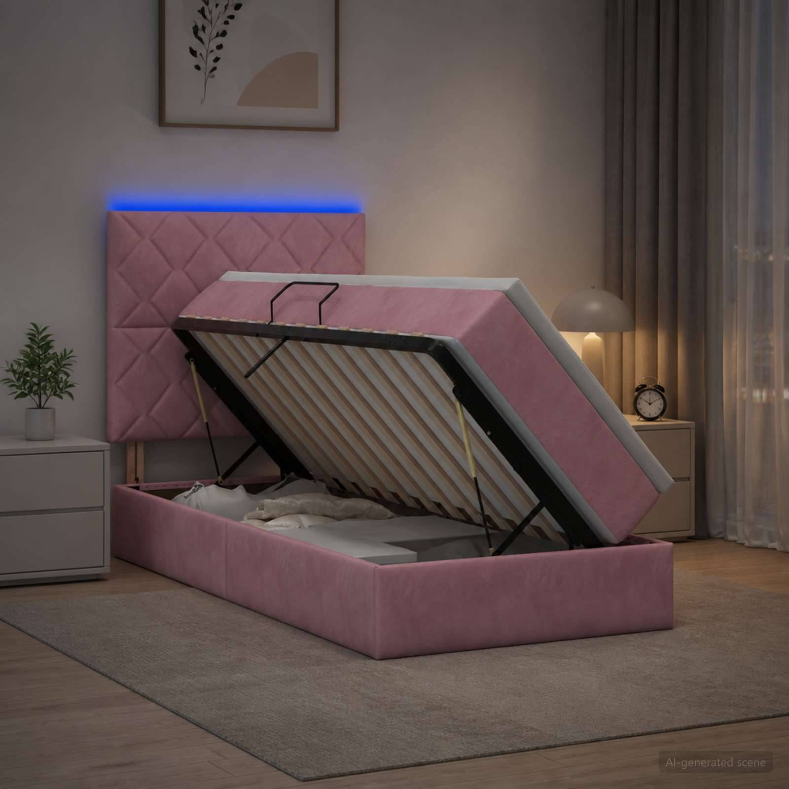 Rosa gepolstertes Bett mit Gaslifttechnik und Stauraum, mit angehobenem Rahmen zur Darstellung der Latten und des verborgenen Unterbettfachs in einem modernen Schlafzimmer.