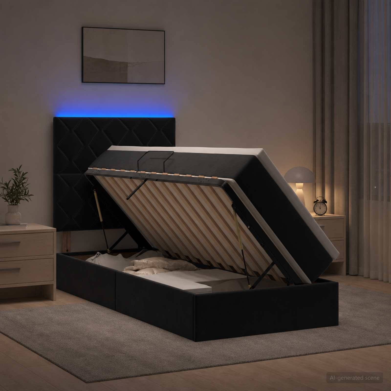 Modernes Schlafzimmer mit einem schwarz gepolsterten Ottoman-Bett, das geöffnet ist und Stauraum darunter zeigt, sowie einem blau beleuchteten Kopfteil an einer neutralen Wand.