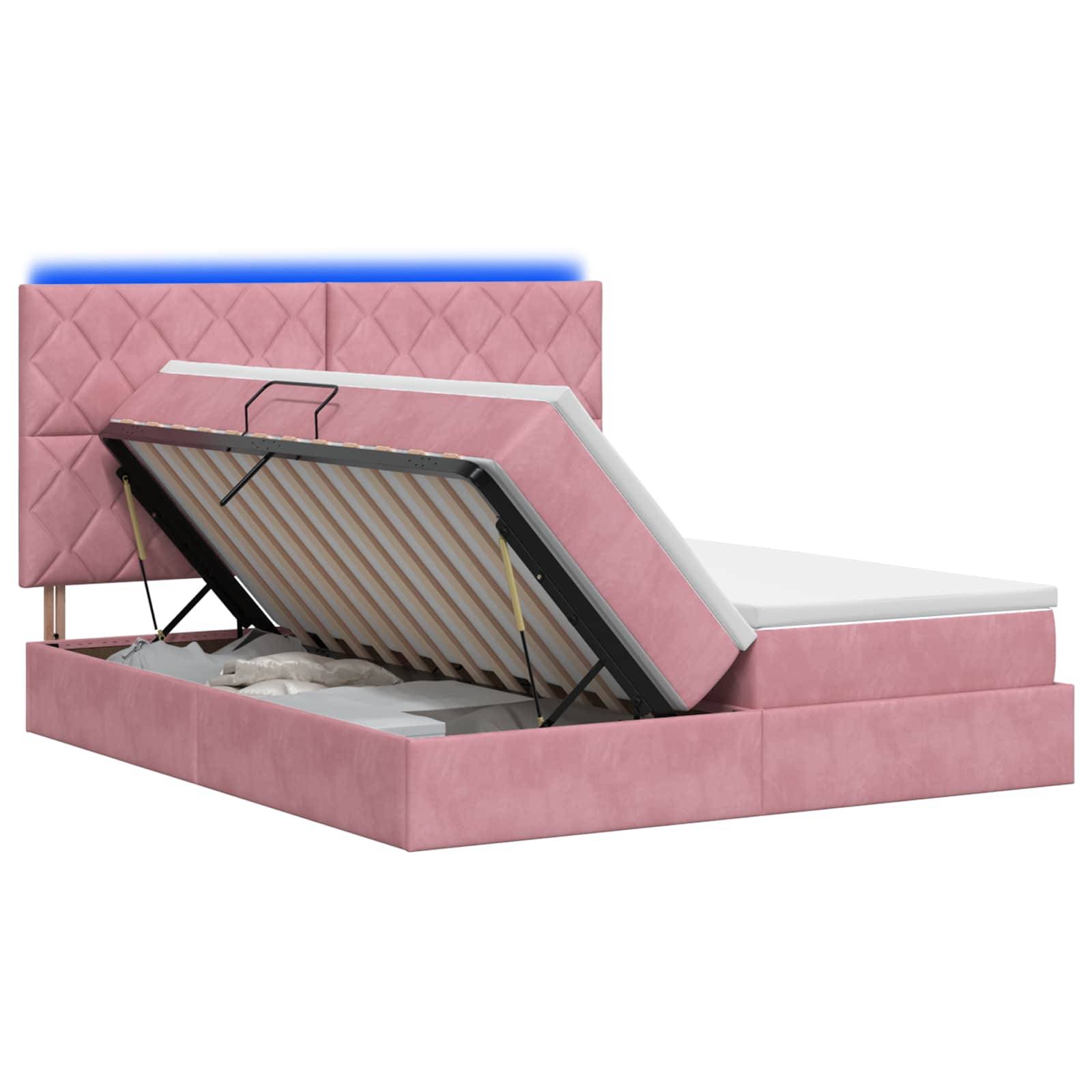 Pink gepolstertes Speicherbett mit erhobener Matratzenhebbefunktion, die das Speicherfach unter dem Bett freilegt.