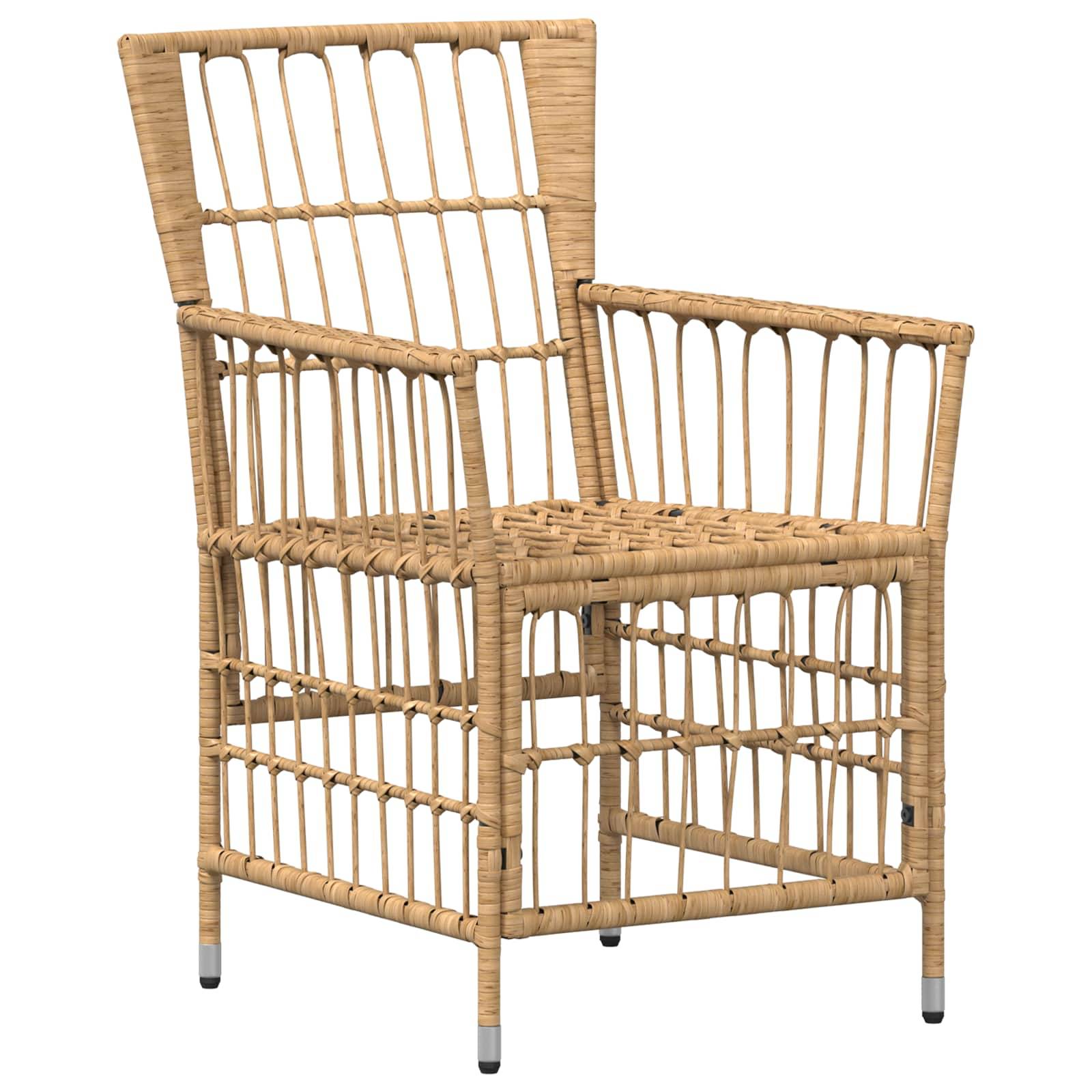 Geflochtener Rattansessel mit hoher rechteckiger Rückenlehne, abgewinkelten Armlehnen und quadratischem Sitz auf metallbeschlagenen Beinen.