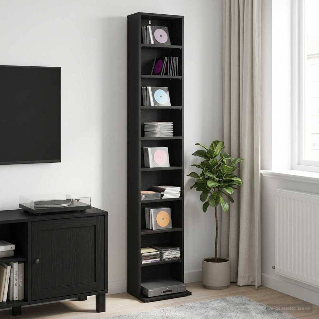 Modernes Wohnzimmer mit schwarzem Medienschrank, hohem CD-Regal, Topfpflanze, Fenster und Vorhängen neben einem an der Wand montierten Fernseher.