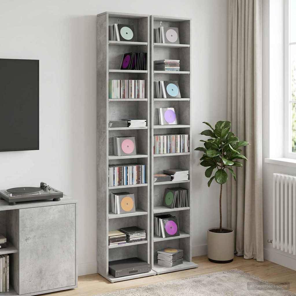 Modernes Wohnzimmer mit einem hohen grauen CD-/DVD-Regal voller Scheiben, neben einer Topfpflanze, TV-Schrank, Vorhang und Fenster.