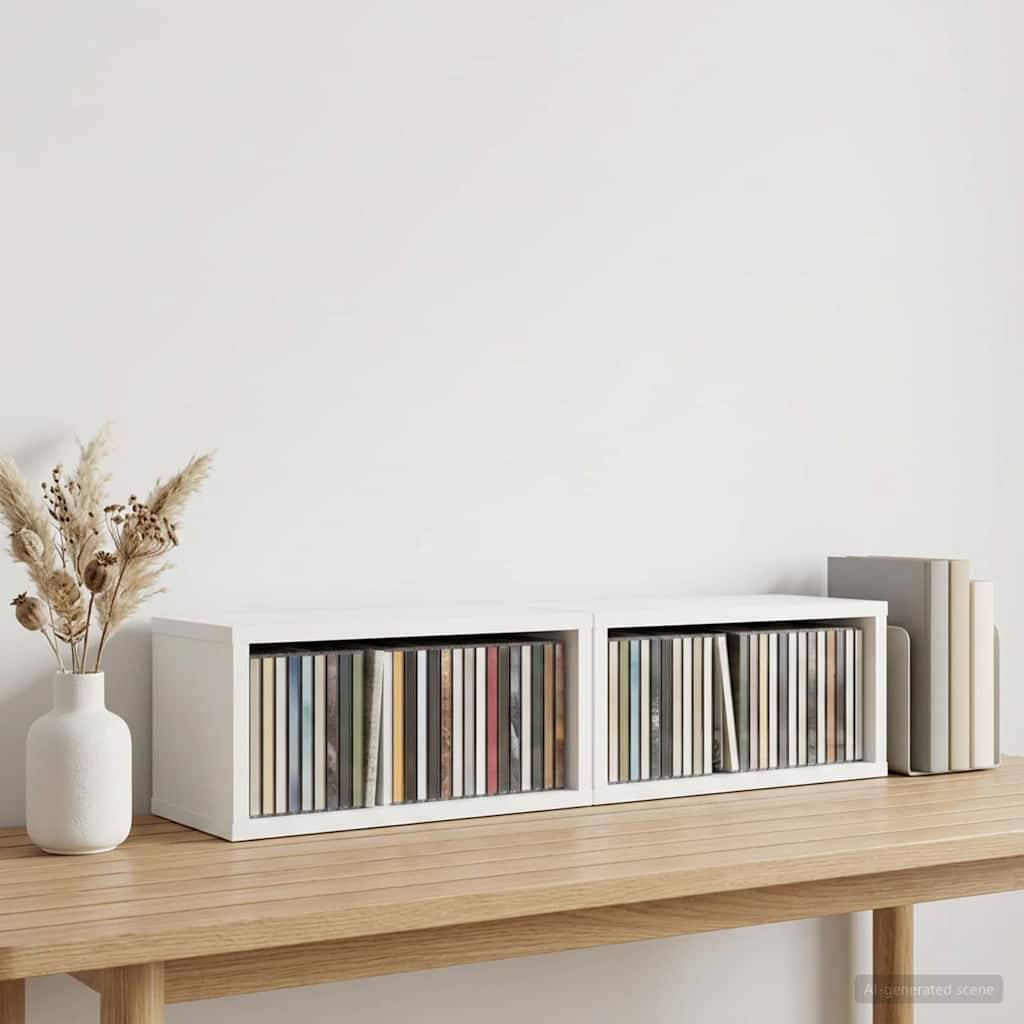 Minimalistische Holzablage mit zwei weißen CD- oder Vinyl-Aufbewahrungsboxen gefüllt mit Schallplatten, neben einer Vase mit getrockneten Blumen auf einem Tisch.