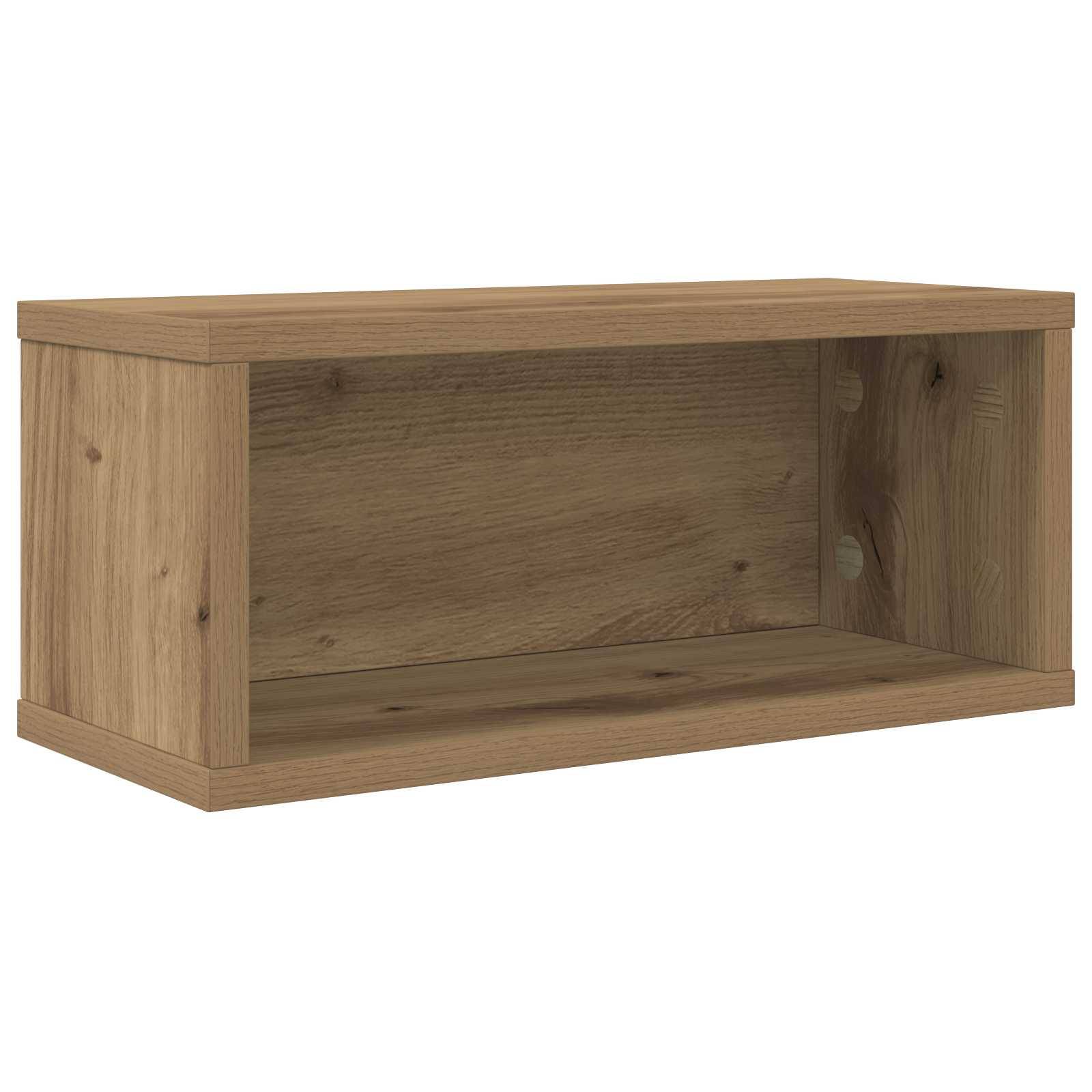 Leeres Holzwandregal mit offener Vorderseite und naturbelassener Holzoberfläche.