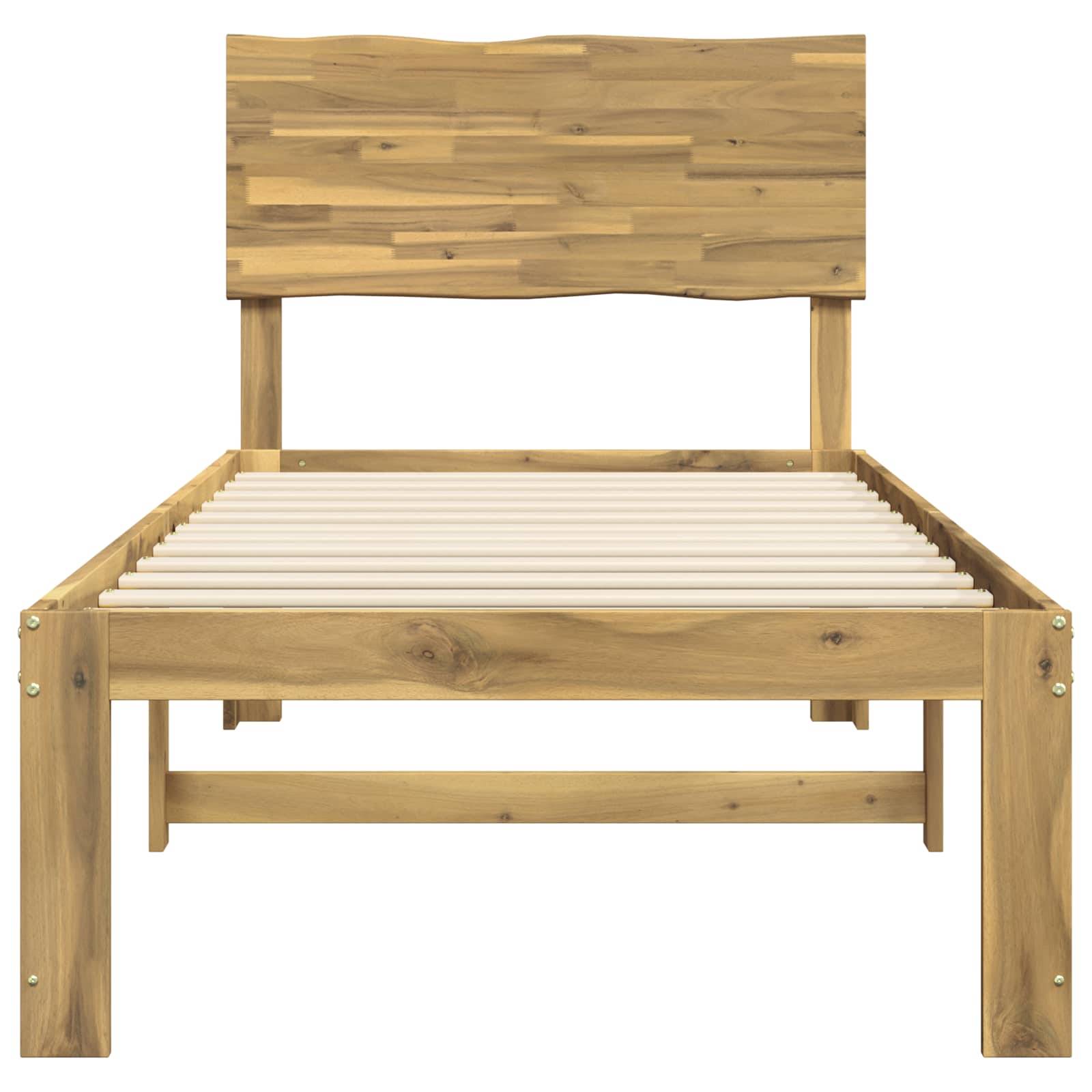 Holzbett-Rahmen mit Lamellen und Kopfteil, Vorderansicht auf weißem Hintergrund.