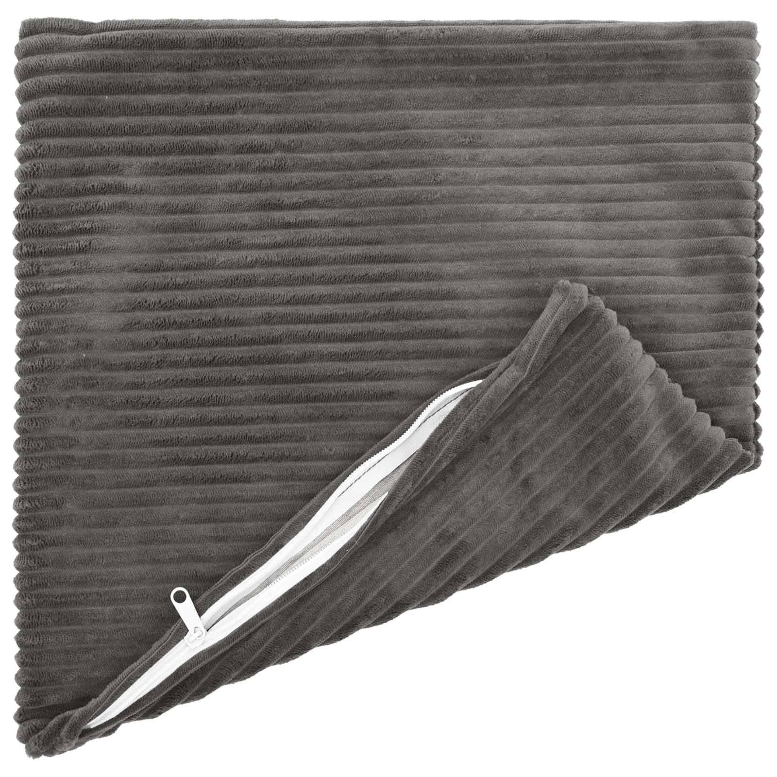 Dunkelgraues Kordsamt-Kissenbezug mit diagonalem Reißverschluss, teilweise offen auf weißem Hintergrund gezeigt.