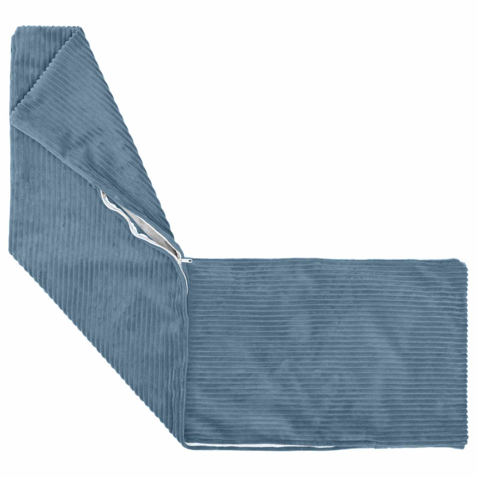 Blaues Cordstoff-Polster-Ecksofa auf weißem Hintergrund, von oben in einem Winkel aufgenommen.