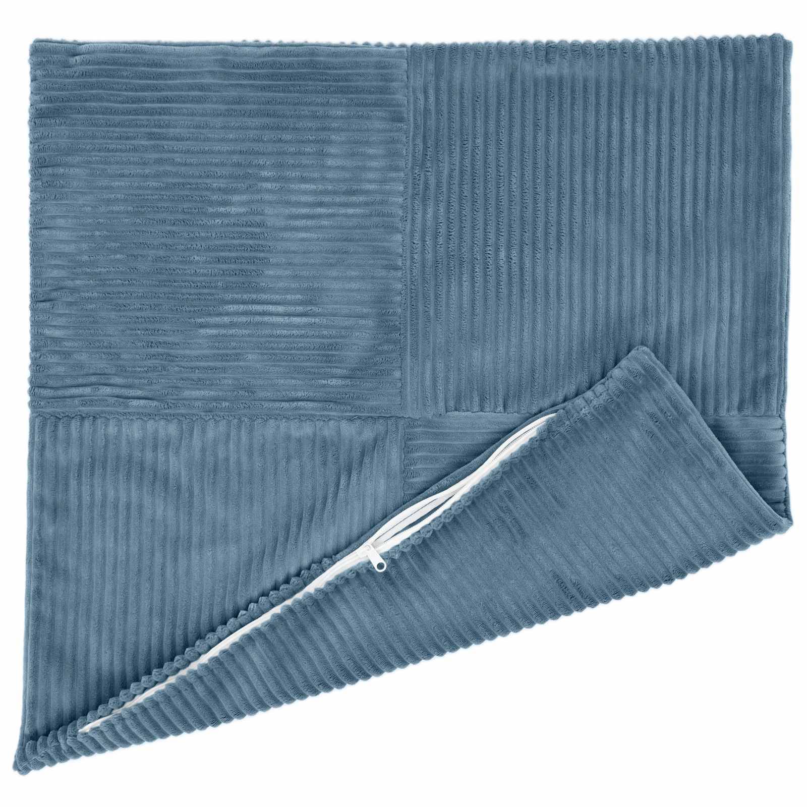 Blaue gerippte gesteppte Wurfdecke mit Reißverschluss, gefaltet gezeigt, um eine Ecköffnung zu enthüllen.