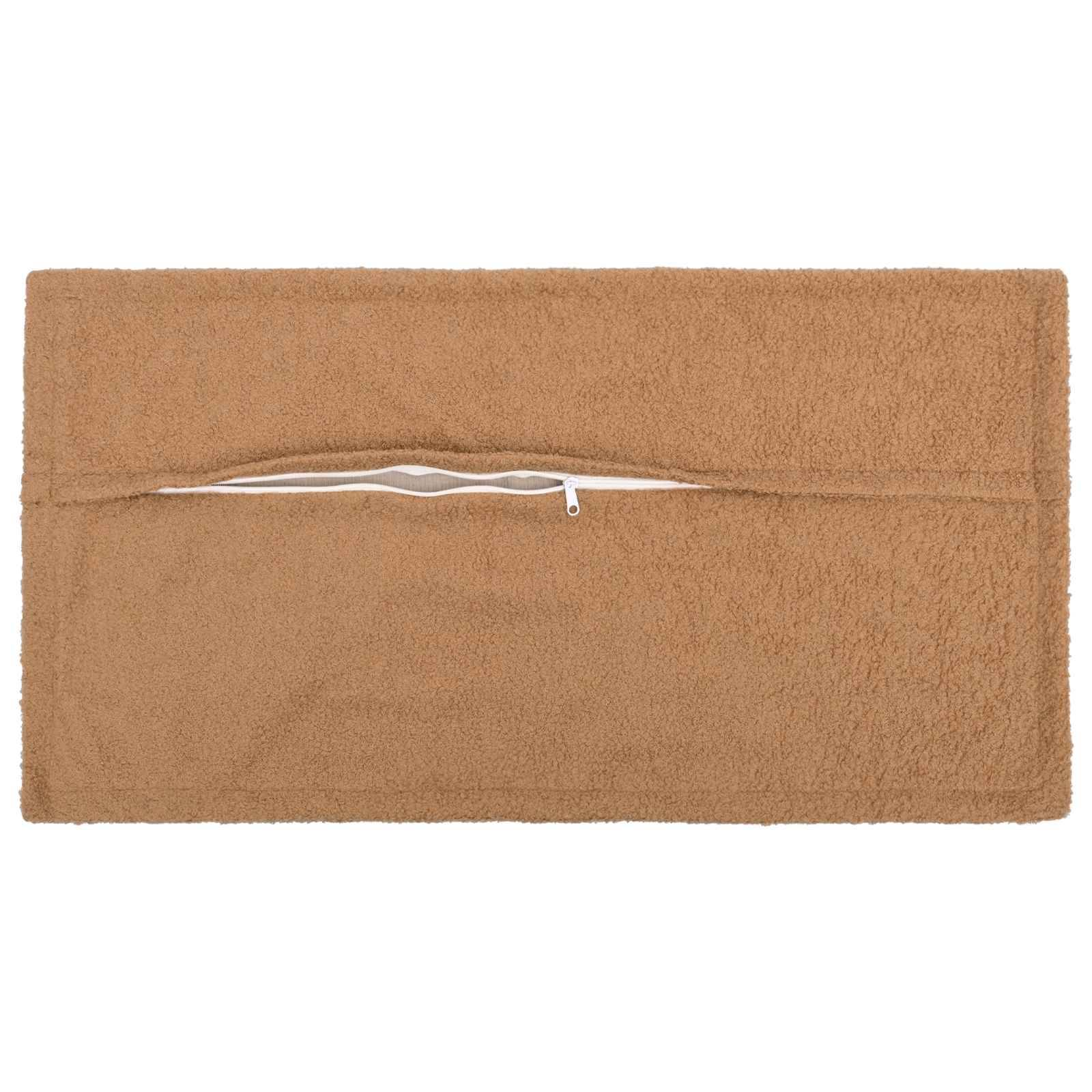 Beiger Fleece-Rechtecküberzug mit einer zentrierten horizontalen Reißverschlussöffnung auf weißem Hintergrund.