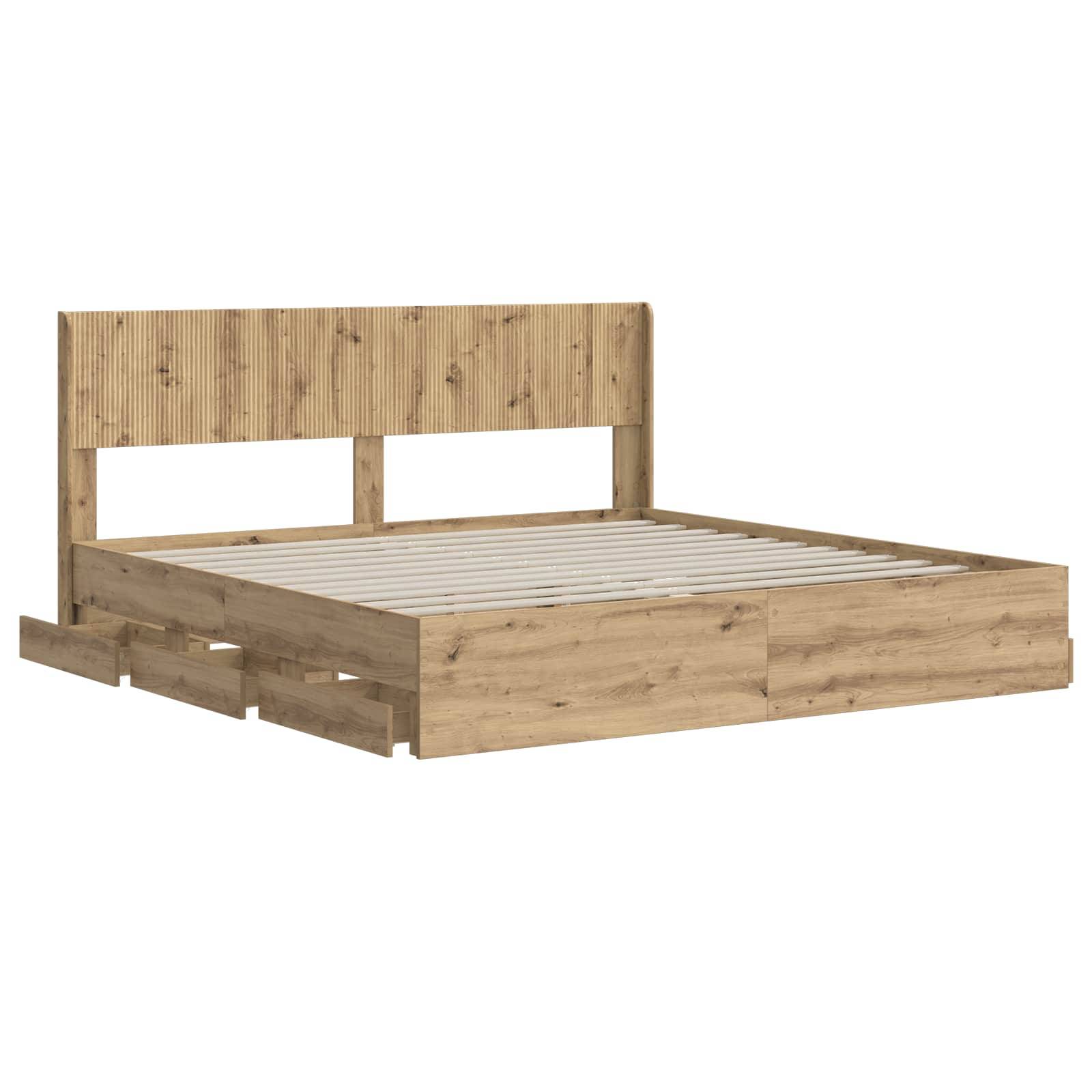 Holzbett mit Lattenrost und hohem Paneel-Kopfteil, dargestellt vor weißem Hintergrund.
