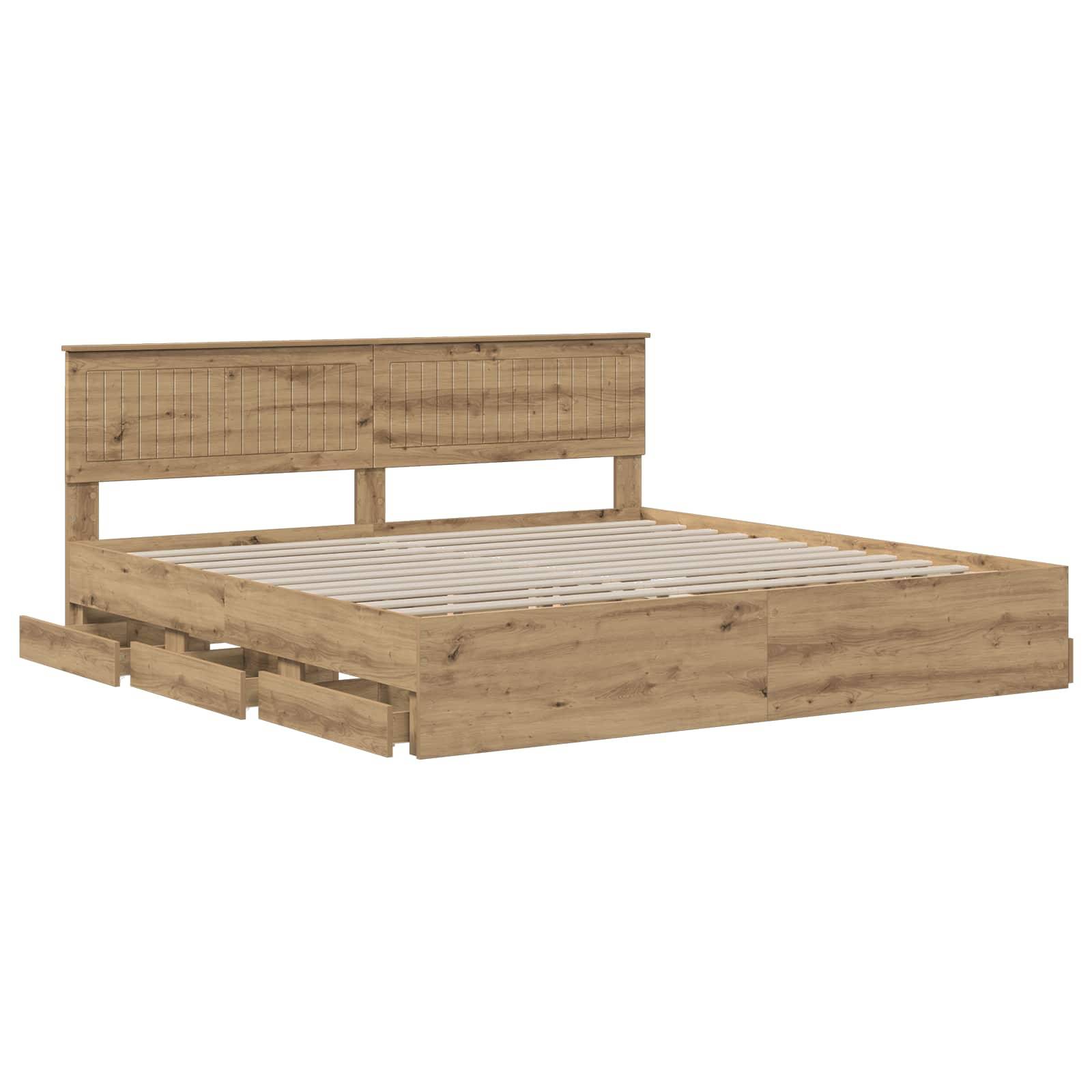 Holzbett mit Kopfteil auf weißem Hintergrund.