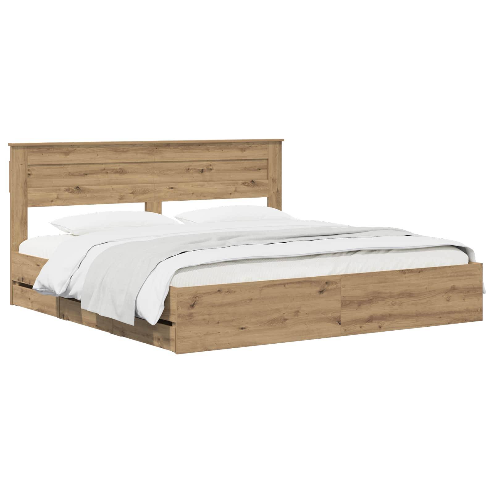 Holzbettprahmen mit Kopfteil, Fußteil und weißer Bettwäsche auf einem schlichten weißen Hintergrund.
