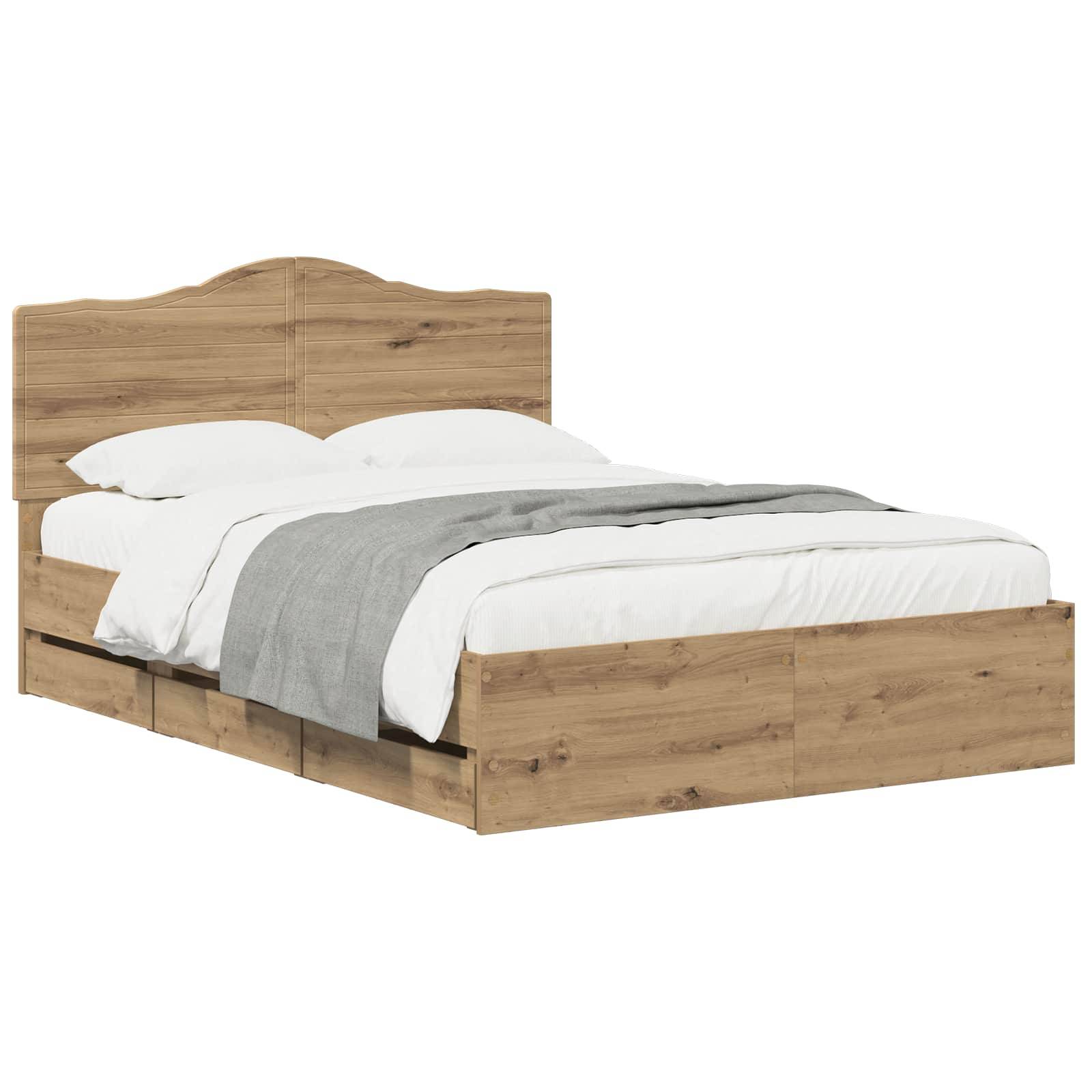 Holzbettrahmen mit geschwungenem Kopfteil, weiße Bettwäsche und graue Wurfdecke auf weißem Hintergrund.