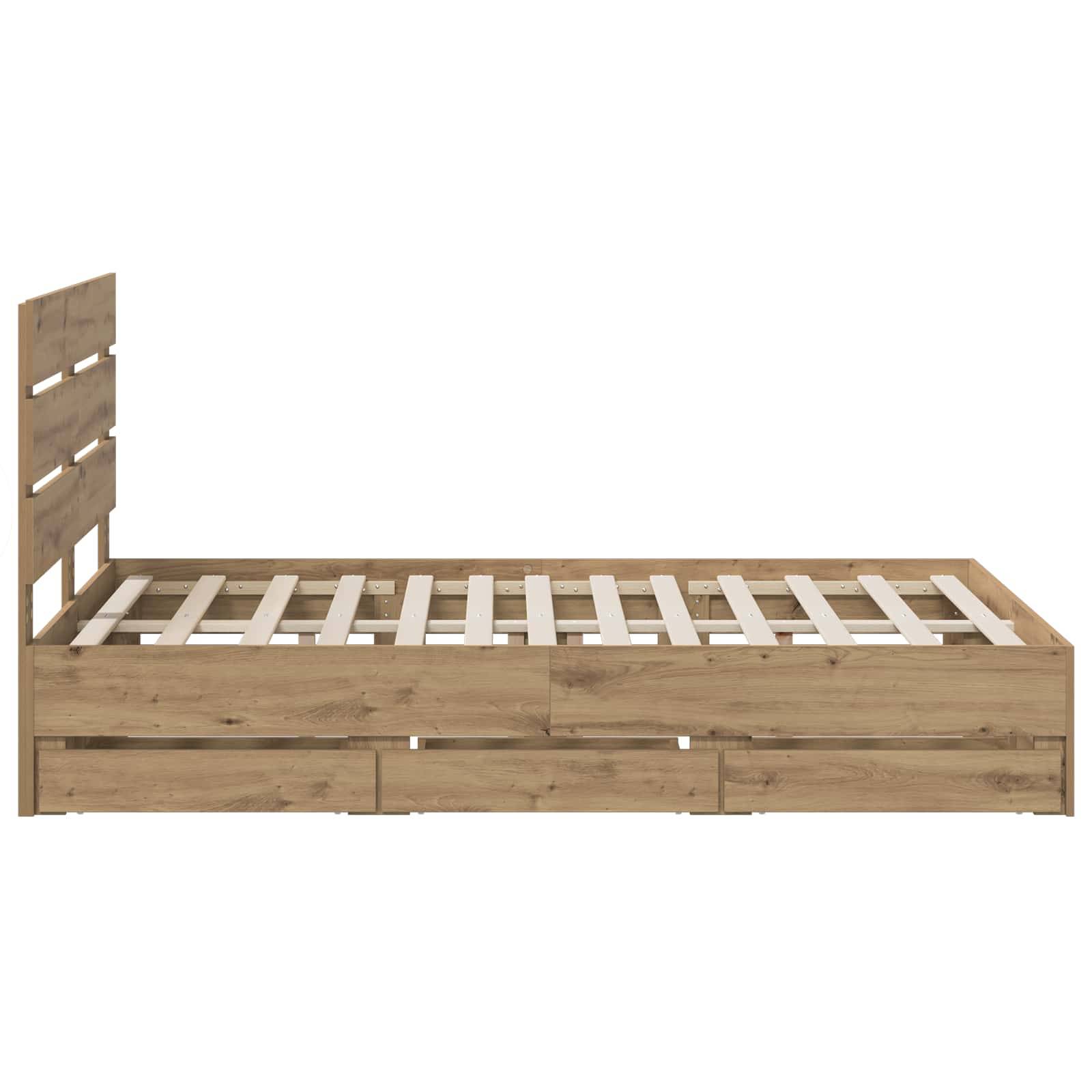 Holzbettgestell mit Lattenrost, niedrigen Schubladen und einem Kopfteil mit Lamellen auf weißem Hintergrund.