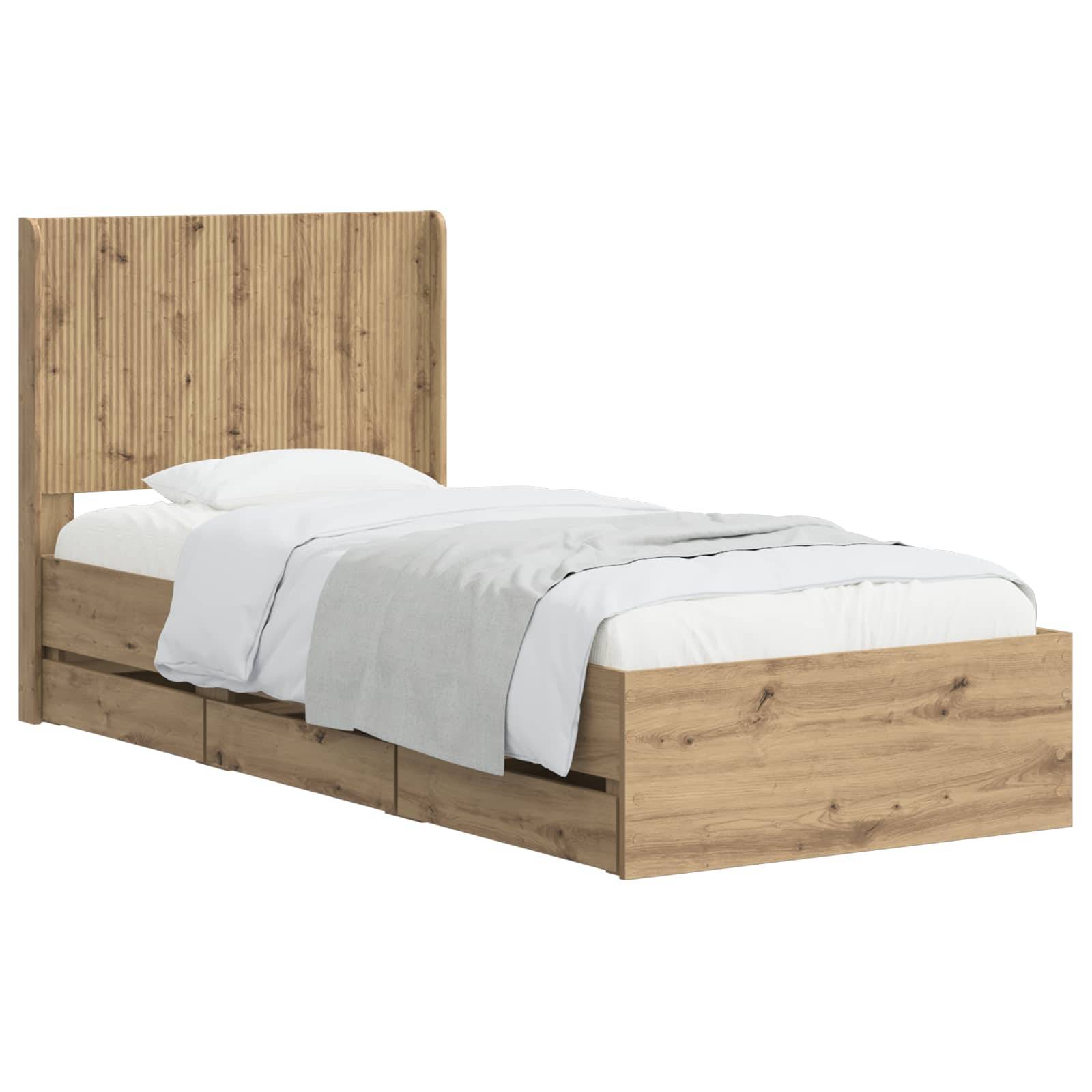 Holzbett mit Einzelgröße, Kopfteil mit Lamellen, weiße Bettwäsche und Rahmen aus hellem Holz auf weißem Hintergrund.