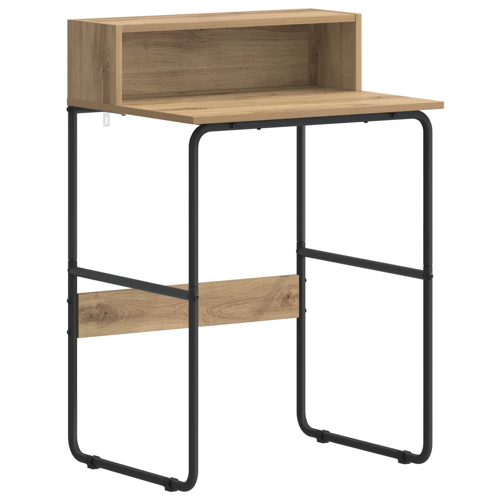 Kleiner Holzschreibtisch mit angehobener offener Ablage und schwarzem Metallrahmen, auf weißem Hintergrund dargestellt.