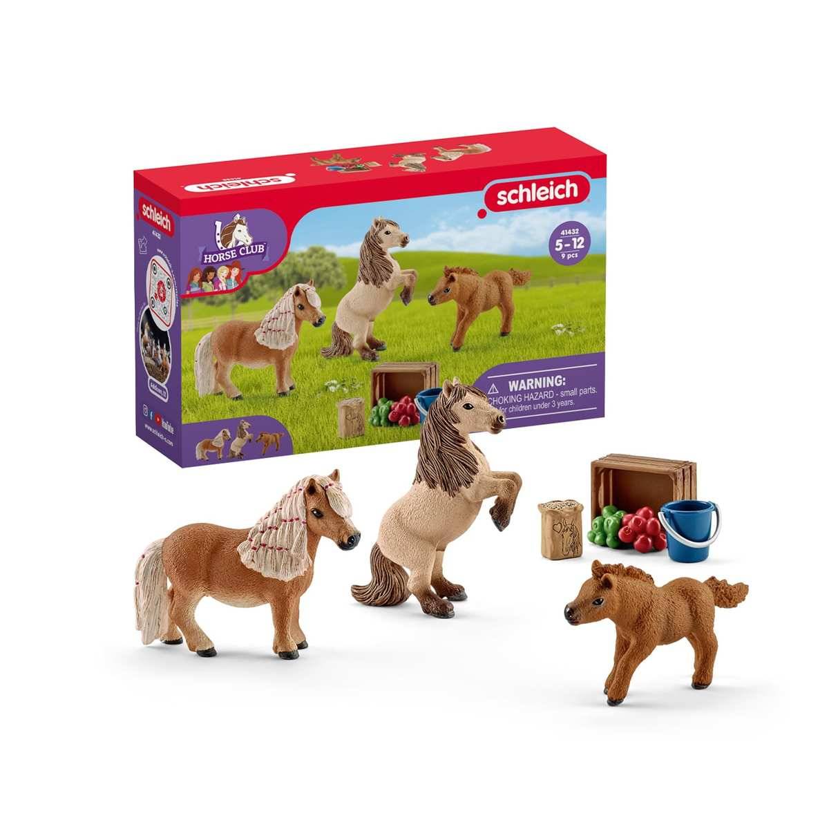 Schleich Horse Club Spielzeugset mit drei Pferdefigurinen, einer Kiste, Trauben und einem Eimer, gezeigt neben der Produktbox.