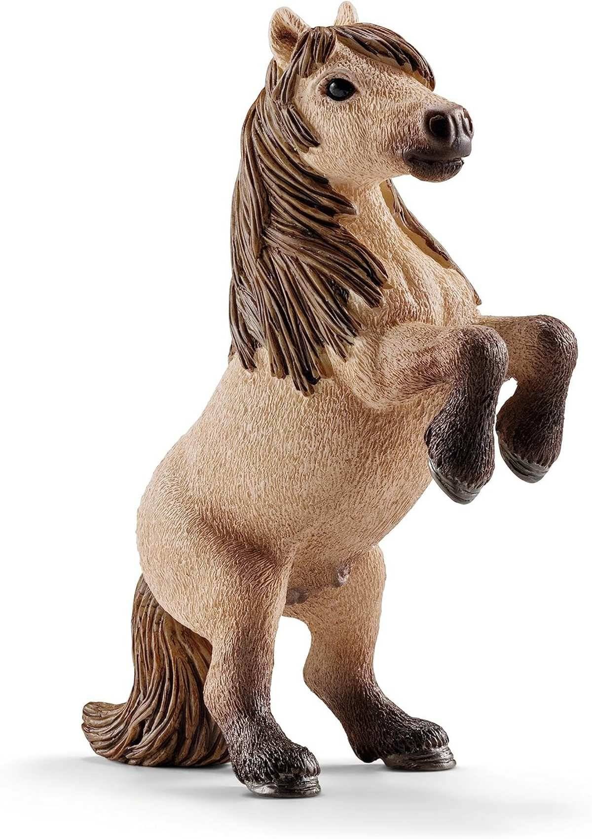 Eine realistische Pferdefigur, die sich auf den Hinterbeinen aufbäumt, vor einem schlichten weißen Hintergrund.