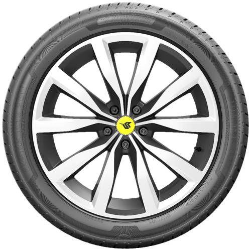 Nahaufnahme eines Autoreifens mit einer schwarz-silbernen mehrspeichigen Leichtmetallfelge und einem Reifen, zentriert auf einem gelben Emblem.