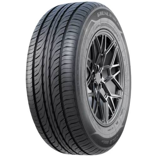 Schwarzer Autoreifen mit Leichtmetallrad auf einfachem dunklem Hintergrund, in einem Winkel wie eine Produktpräsentation dargestellt.