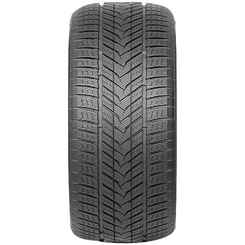 Schwarzer Autoreifen mit tiefem Profilmuster, frontal gegen einen schlichten schwarzen Hintergrund dargestellt.