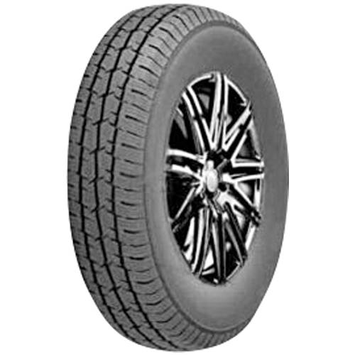 Ein einzelner Autoreifen mit schwarz-silbernem Leichtmetallrad, dargestellt vor einem schlichten schwarzen Hintergrund.