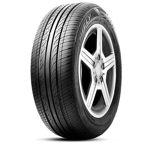 Ein schwarzer Autoreifen, montiert auf einem silbernen Fünf-Speichen-Rad, isoliert auf schwarzem Hintergrund dargestellt.