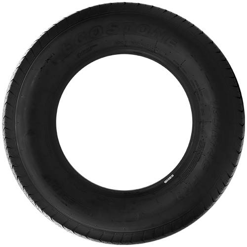 Schwarzer Goodyear-Reifen von vorne vor schwarzem Hintergrund abgebildet, mit sichtbarem Profil und Seitenwandbeschriftung.