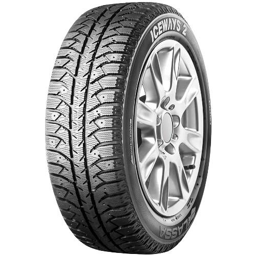 Studioproduktbild eines Winter-Autoreifens mit silbernem Leichtmetallrad, in einem Winkel auf schwarzem Hintergrund dargestellt.