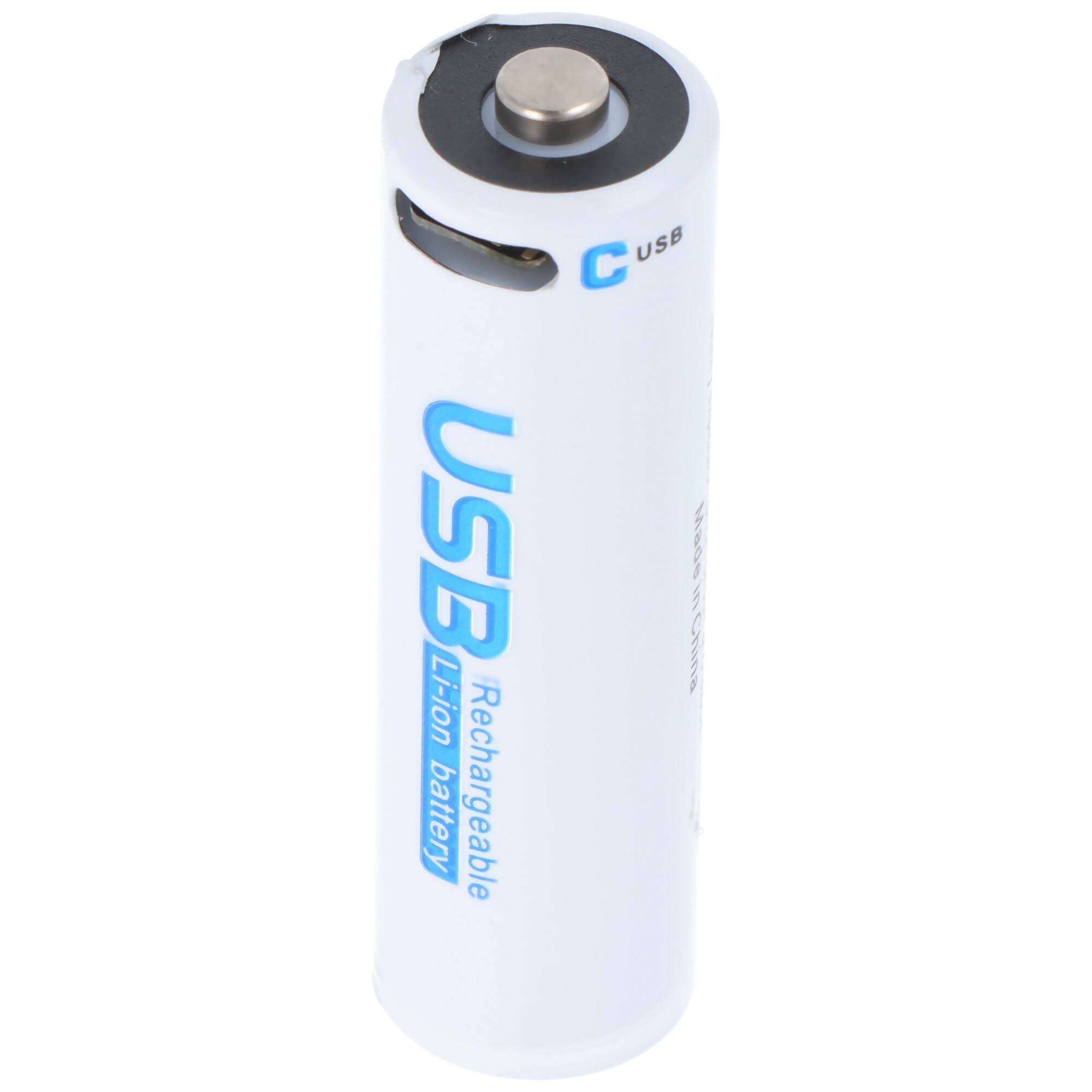 Weiße wiederaufladbare USB-Lithiumbatterie in Form einer AA-Zelle, isoliert auf weißem Hintergrund dargestellt.