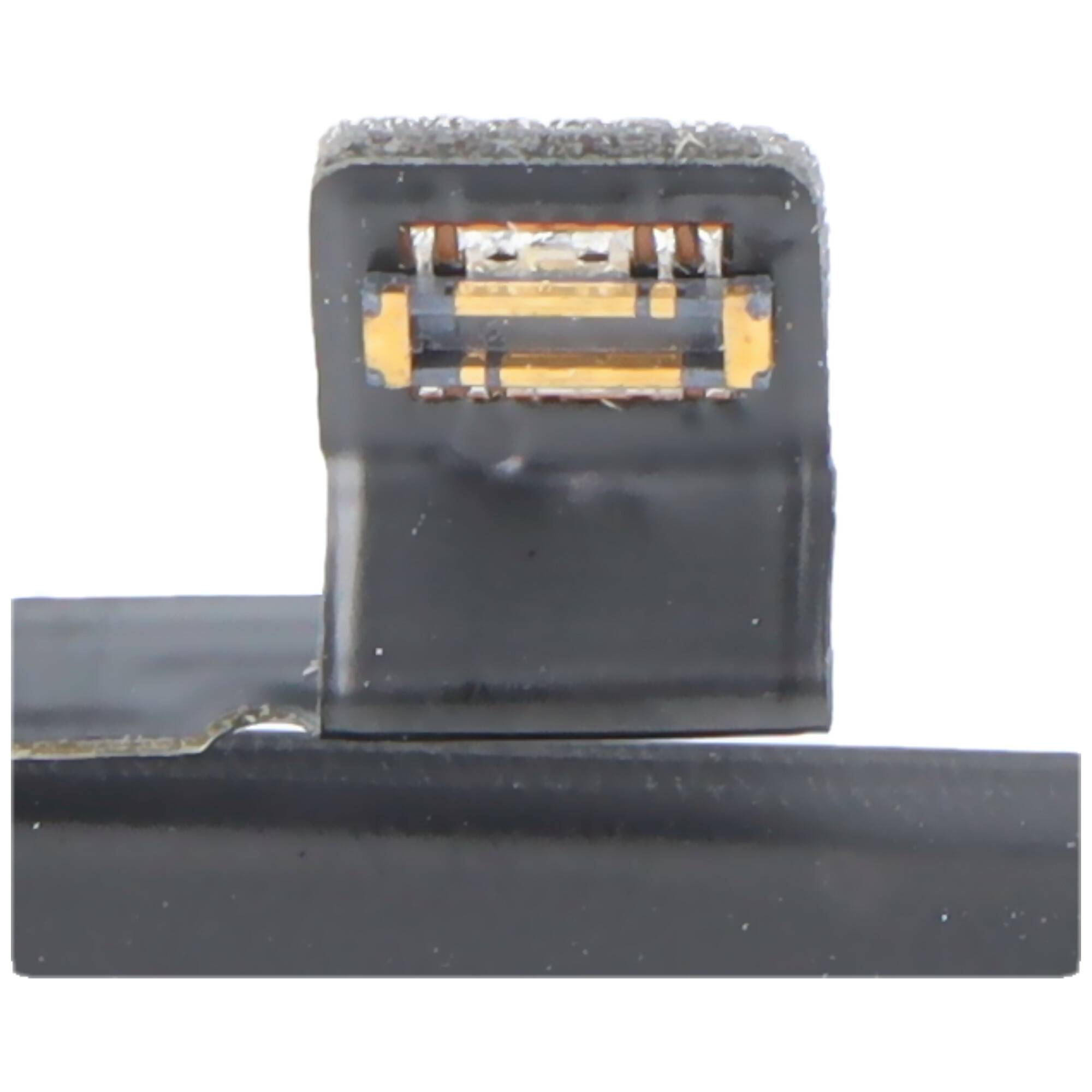 Nahaufnahme einer kleinen schwarzen elektronischen Komponente mit einer rechteckigen metallischen Steckeröffnung oben, montiert auf einer flachen Basis.