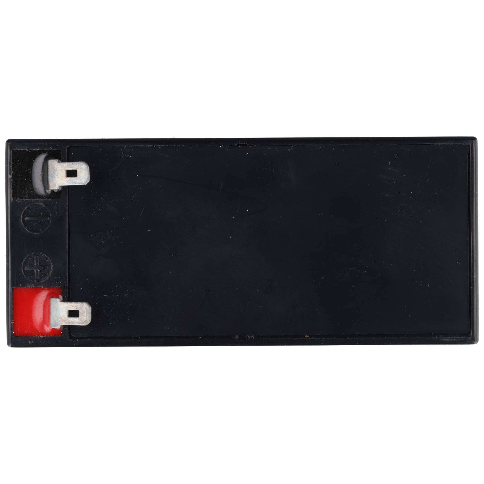 Schwarze rechteckige wiederaufladbare Batterie mit zwei Metallklemmen auf der linken Seite, eine mit rot gekennzeichnet für positiv und eine mit weiß gekennzeichnet für negativ.