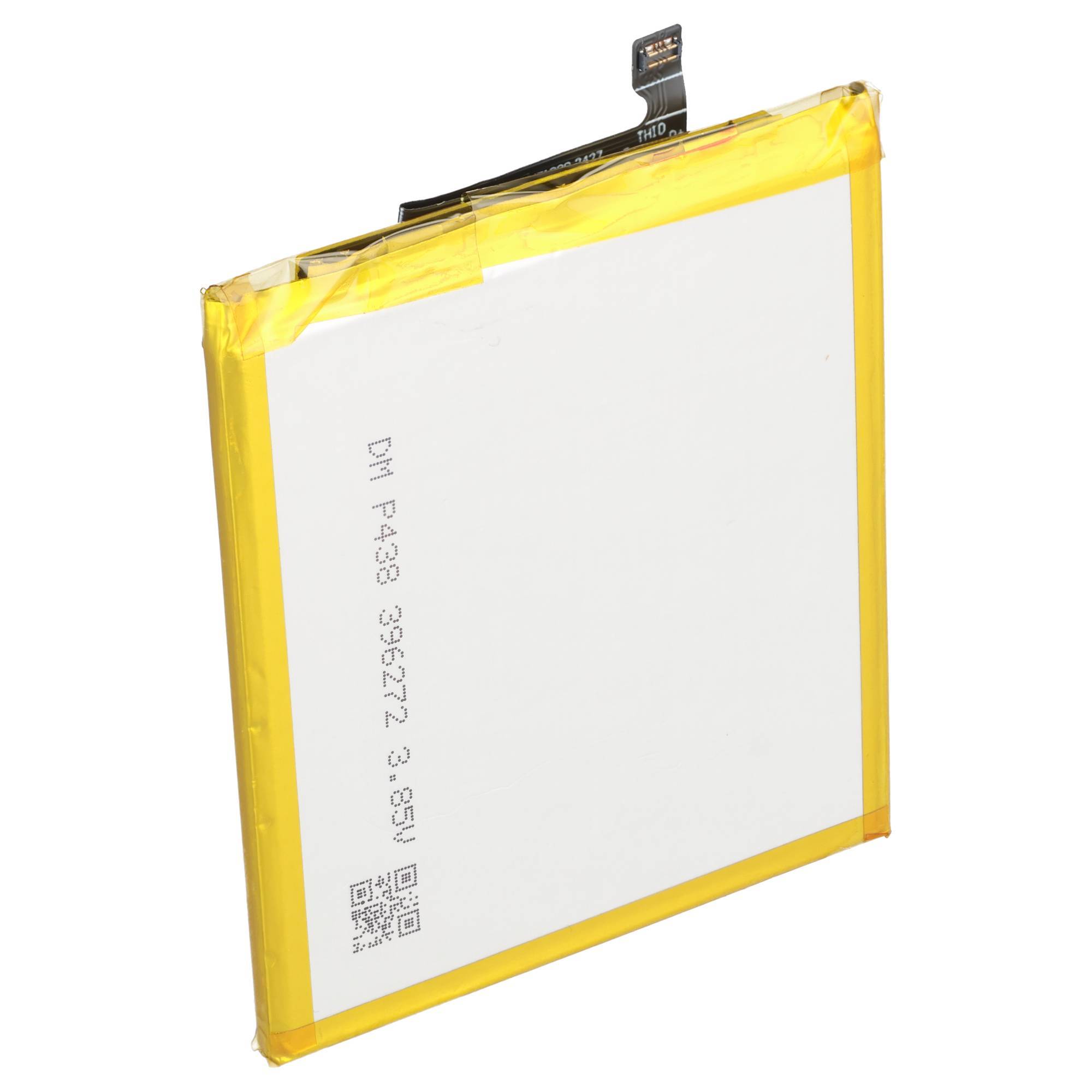 Rechteckige Lithium-Ionen-Batteriezelle mit gelbem Randband und schwarzem Anschlusstab, dargestellt auf weißem Hintergrund.