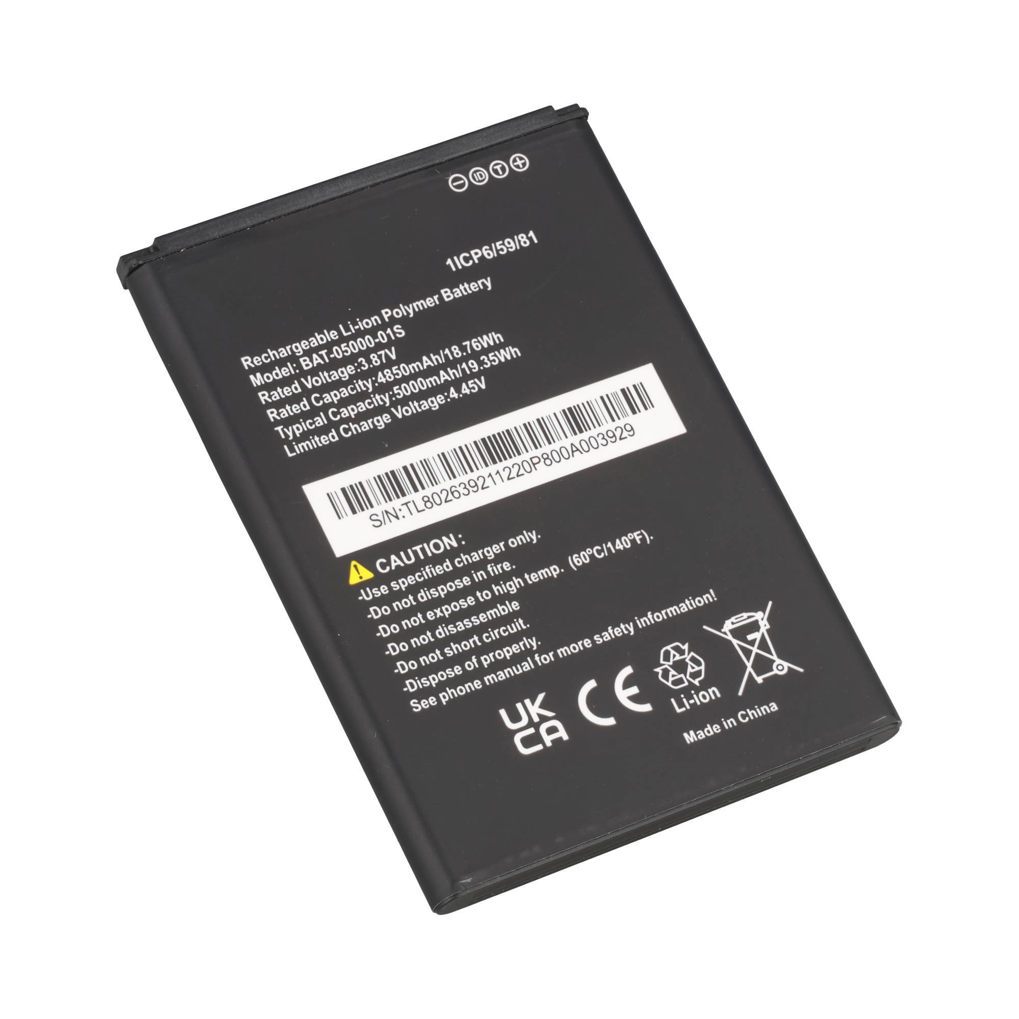 Schwarzes wiederaufladbares Lithium-Polymer-Akkupack mit Etikett, Strichcode, Warntext und Sicherheits-/Recycling-Symbolen.
