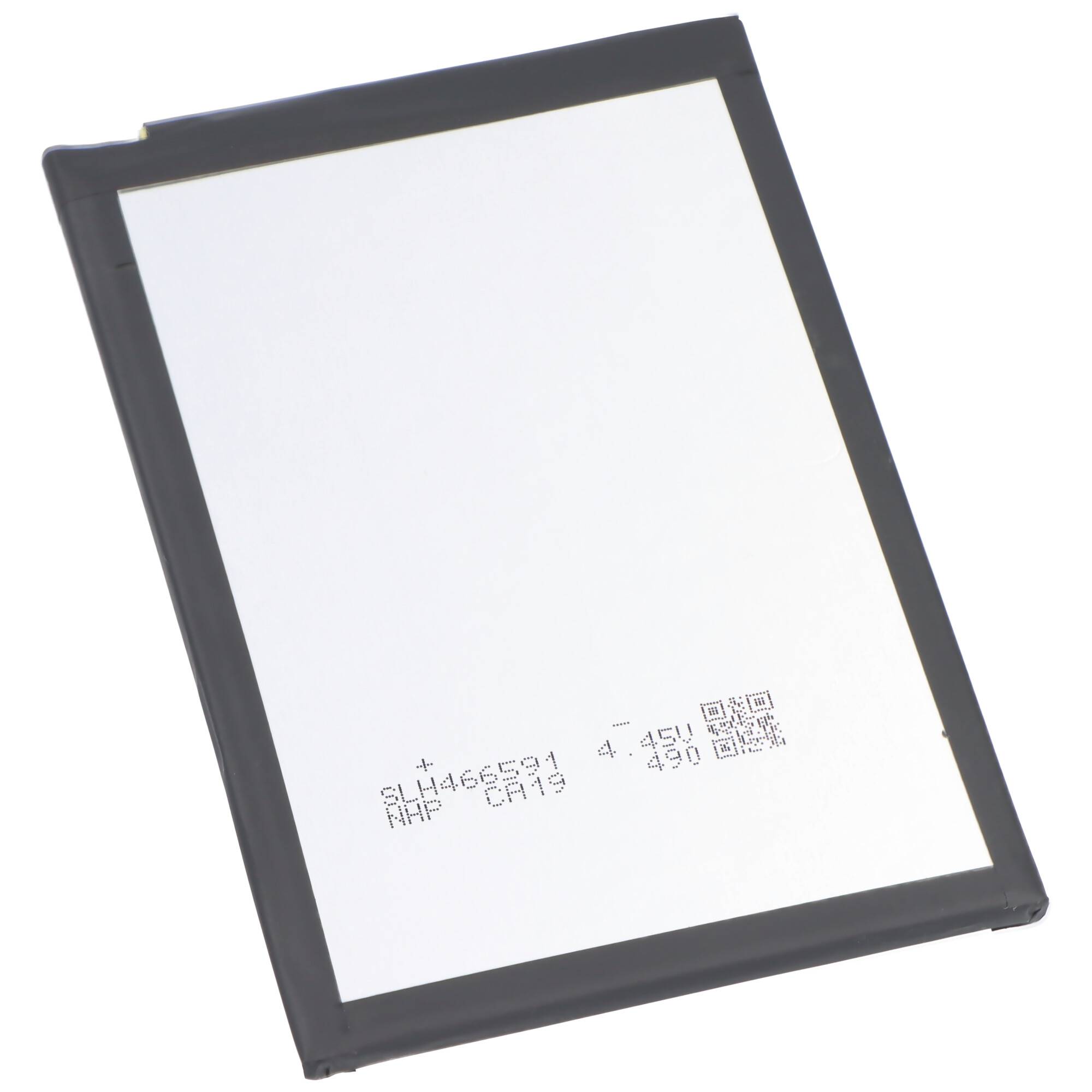Ein rechteckiges Smartphone-Akku-Pack mit schwarzem Rahmen und weißem Etikettenbereich, das in einem Winkel auf einem einfachen Hintergrund gezeigt wird.