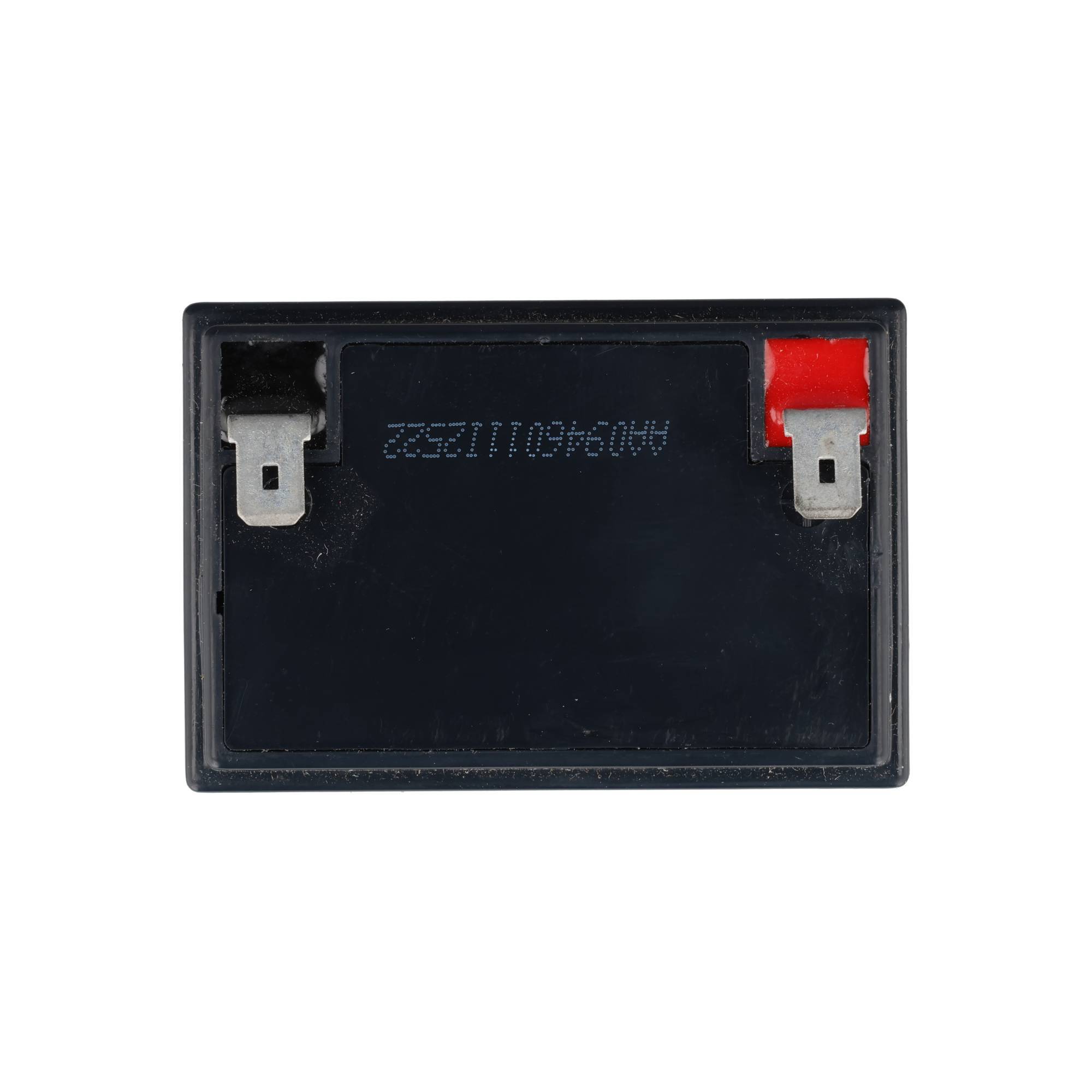 Schwarzes rechteckiges Batteriepack mit zwei Metallklemmen und einer rot verschlossenen Klemme oben rechts, gezeigt vor einem weißen Hintergrund.