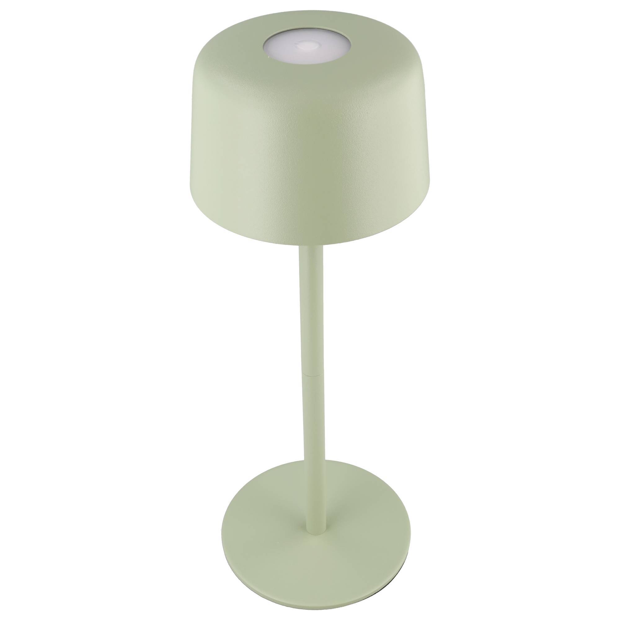 Eine blasse grüne schnurlose Tischlampe mit einem zylindrischen Schirm und rundem Sockel auf weißem Hintergrund.