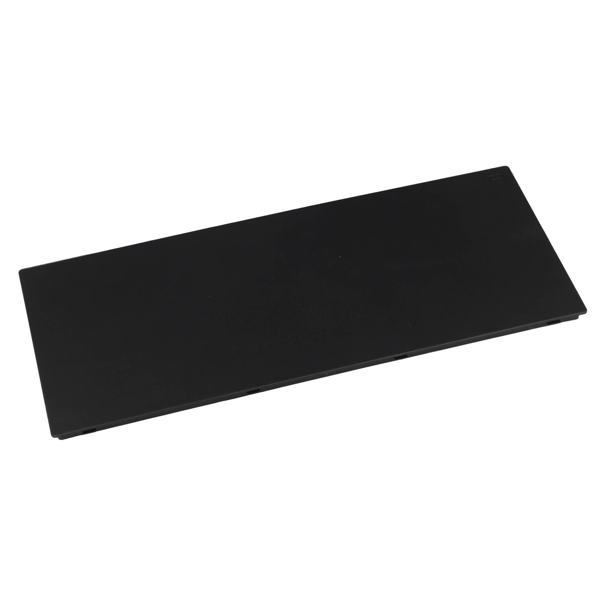 Schwarzer rechteckiger Laptop-Akku auf weißem Hintergrund.