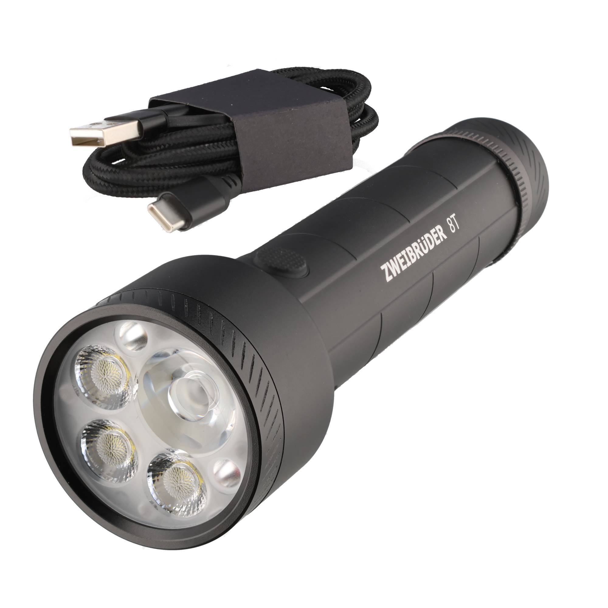 Schwarze aufladbare Taschenlampe mit vier LEDs und angeschlossenem USB-C-Ladekabel