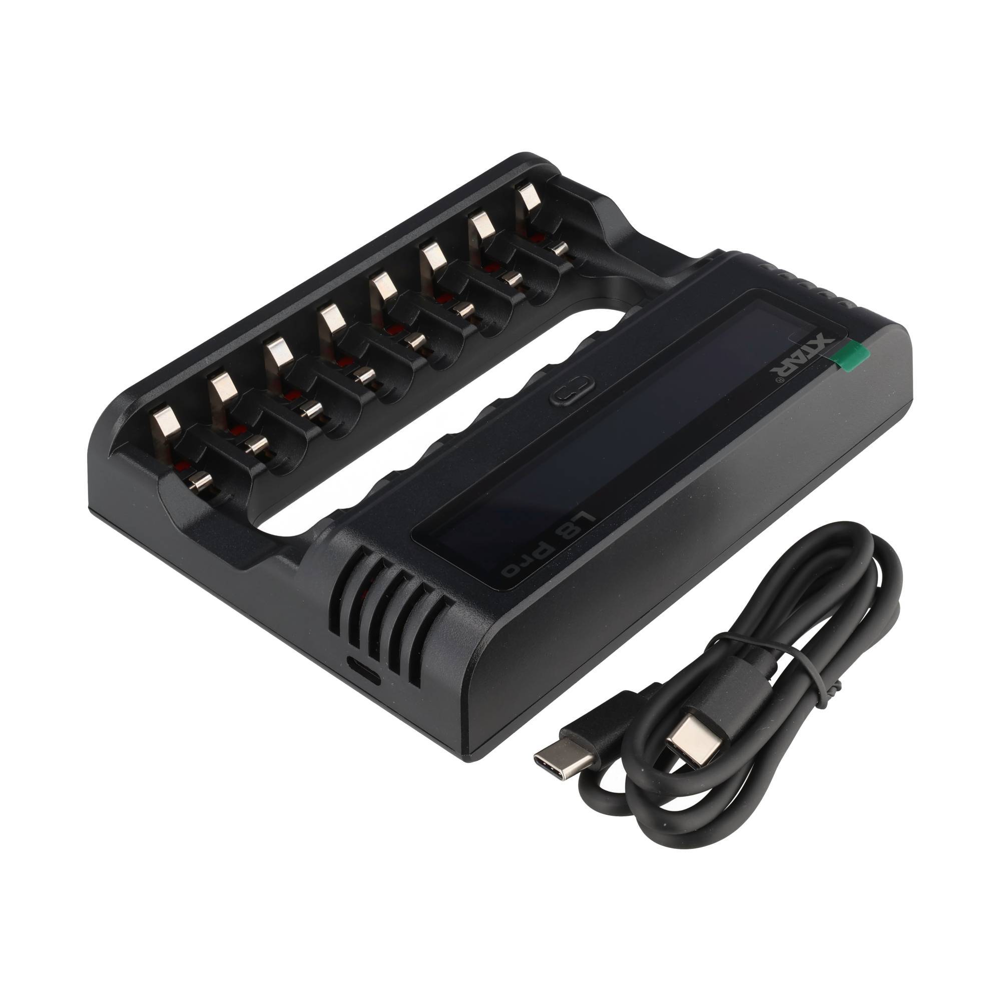 Schwarzes Multi-Schacht-Ladegerät mit angeschlossenem Micro-USB-Kabel, dargestellt auf weißem Hintergrund.