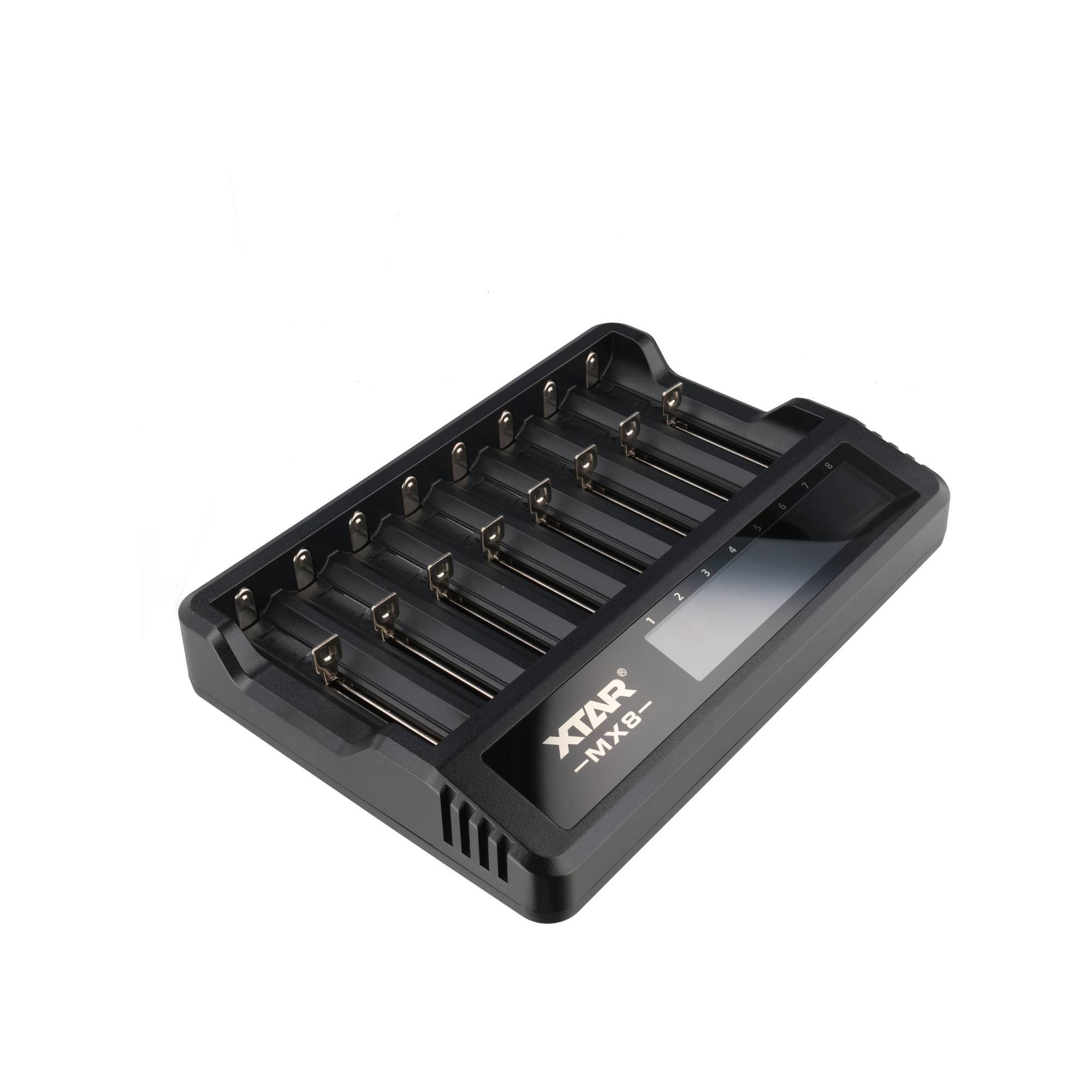 Schwarzes Xtar-Batterieladegerät mit acht Steckplätzen und einem kleinen Display-Bildschirm auf weißem Hintergrund.