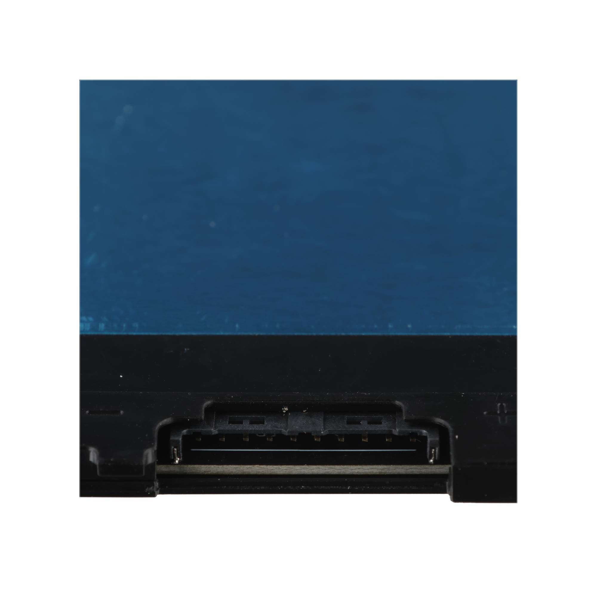 Nahaufnahme eines blauen elektronischen Gerätepanels mit einem schwarzen Anschlussport entlang der unteren Kante.